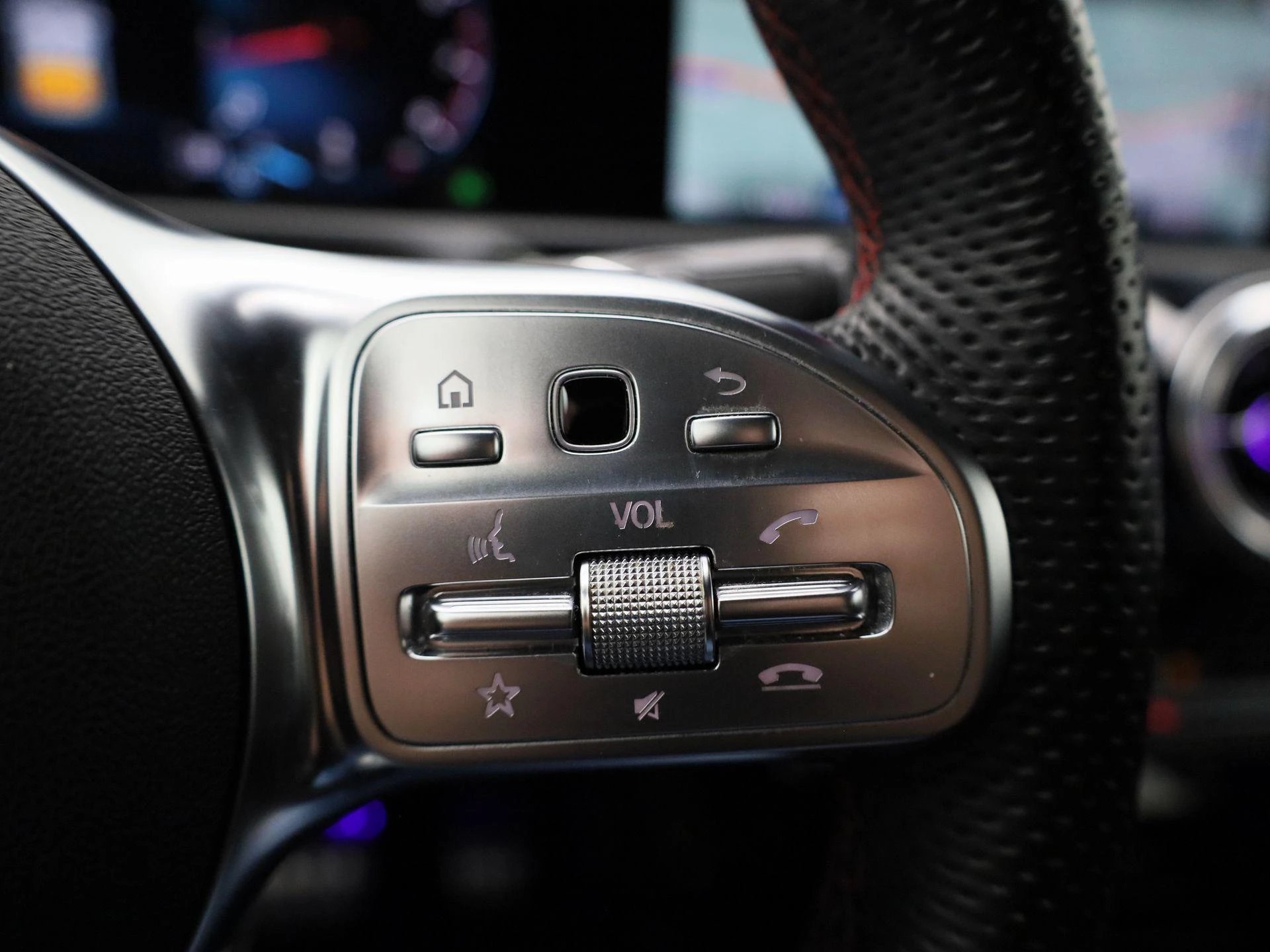 Mercedes-Benz-CLA-image-18