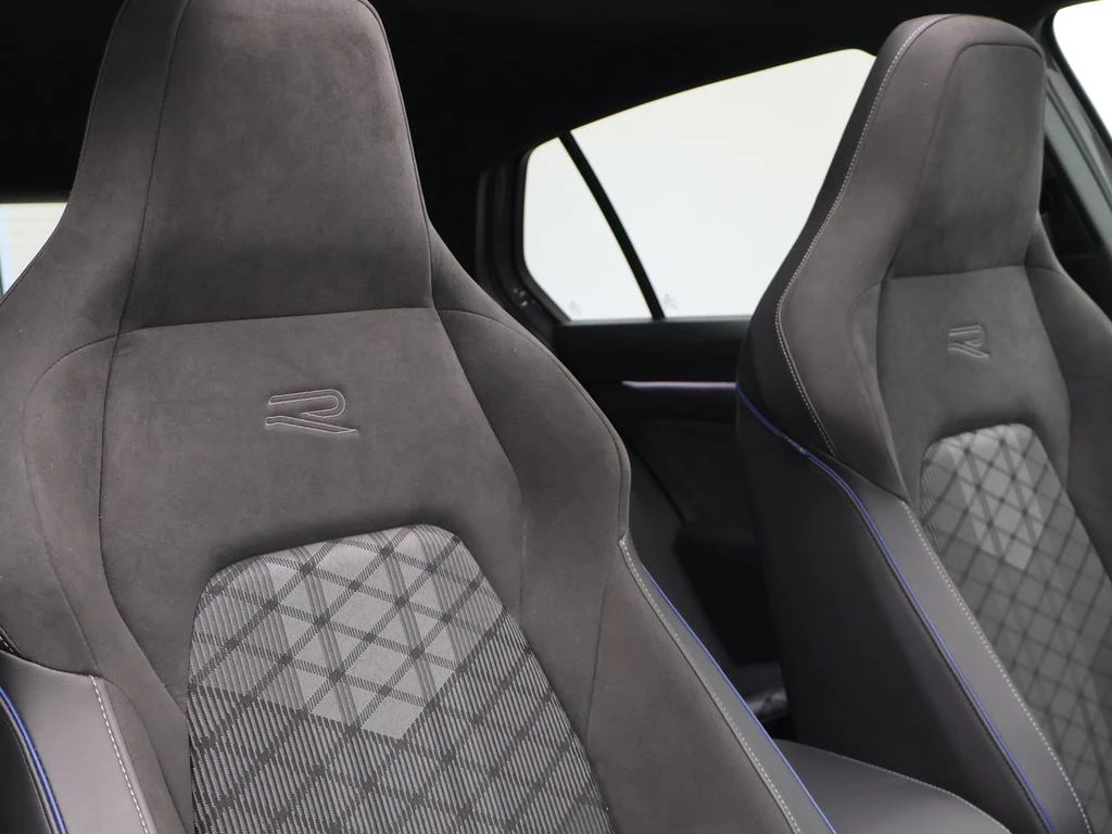 Volkswagen-Golf-image-12