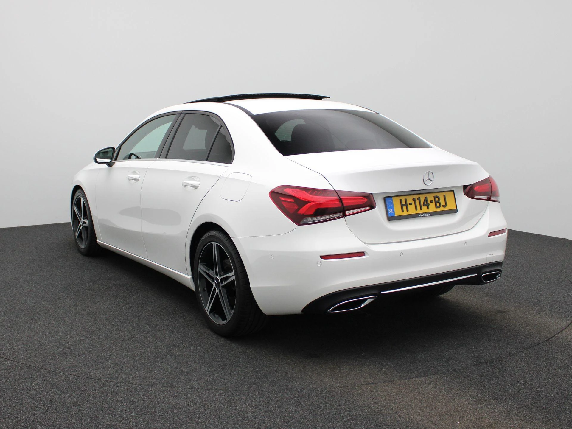 Mercedes-Benz-A-Klasse-image-1