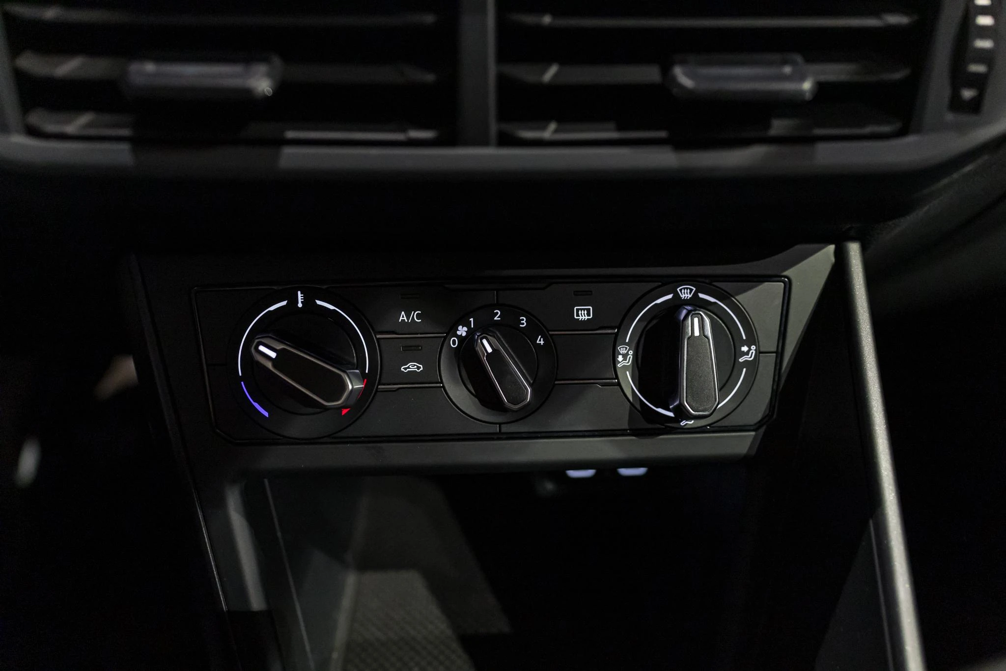 Volkswagen-Taigo-image-13