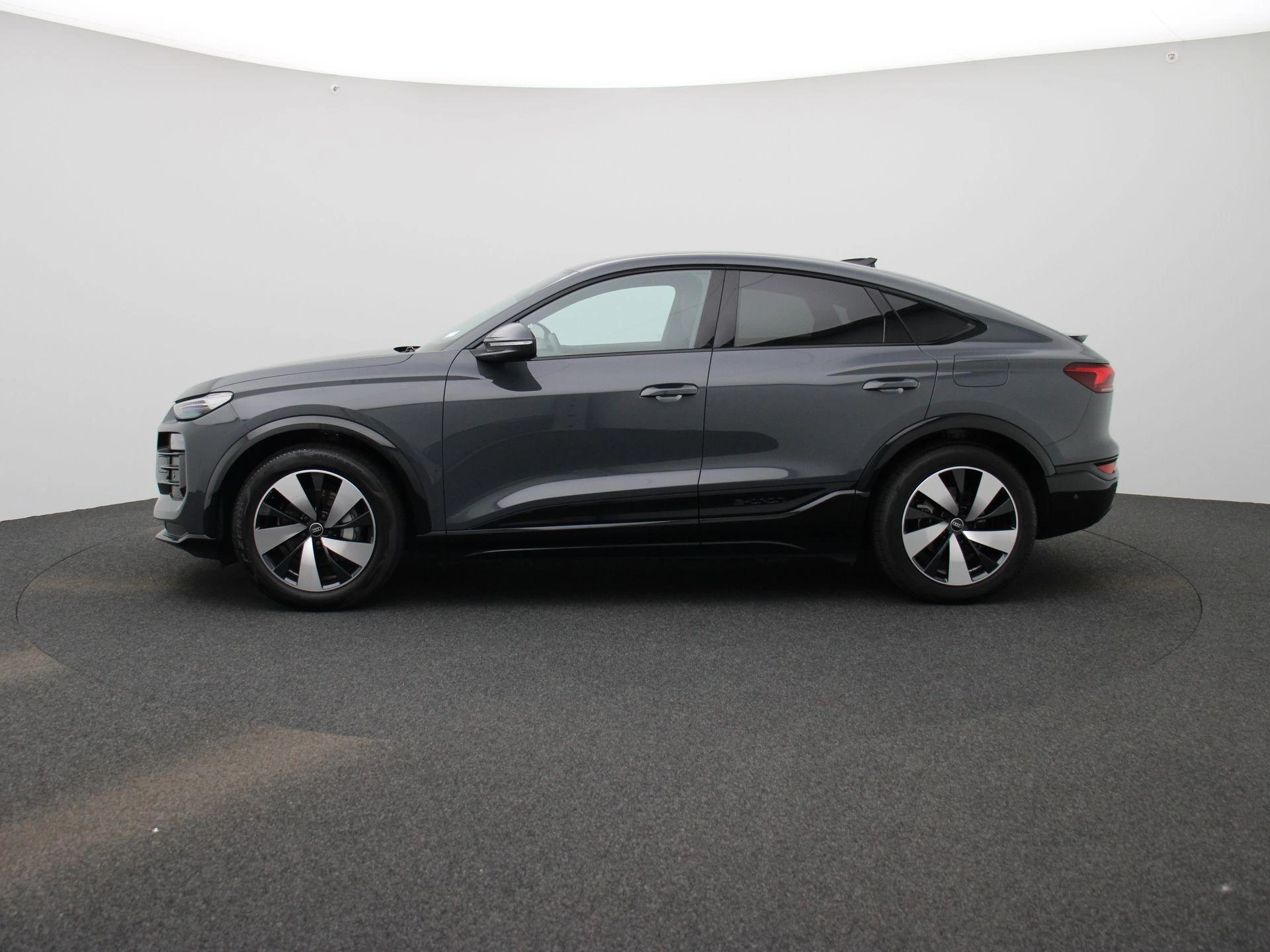 Audi-Q6 e-tron-image-3