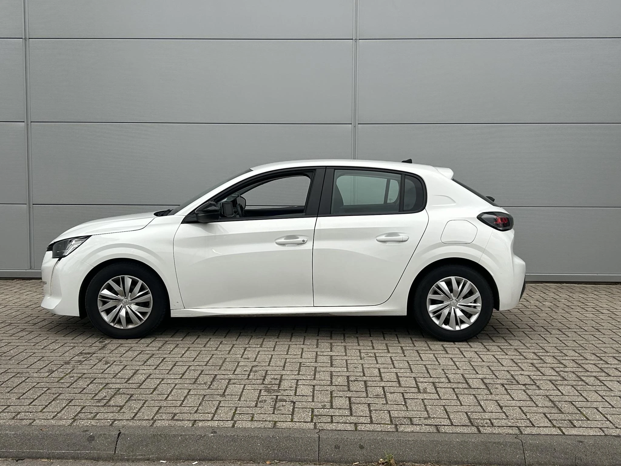 Peugeot-208-image-2
