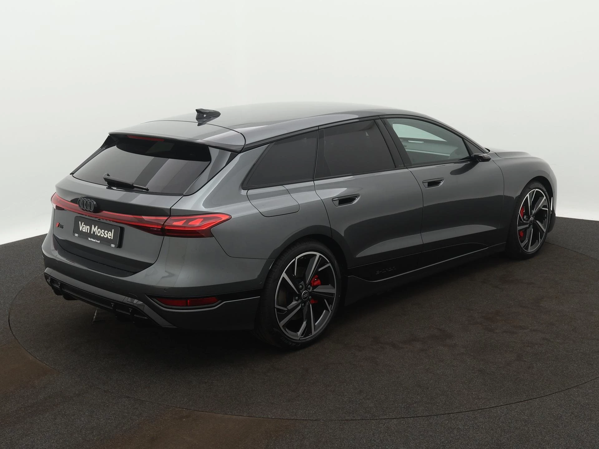 Audi-A6 Avant e-tron-image-3