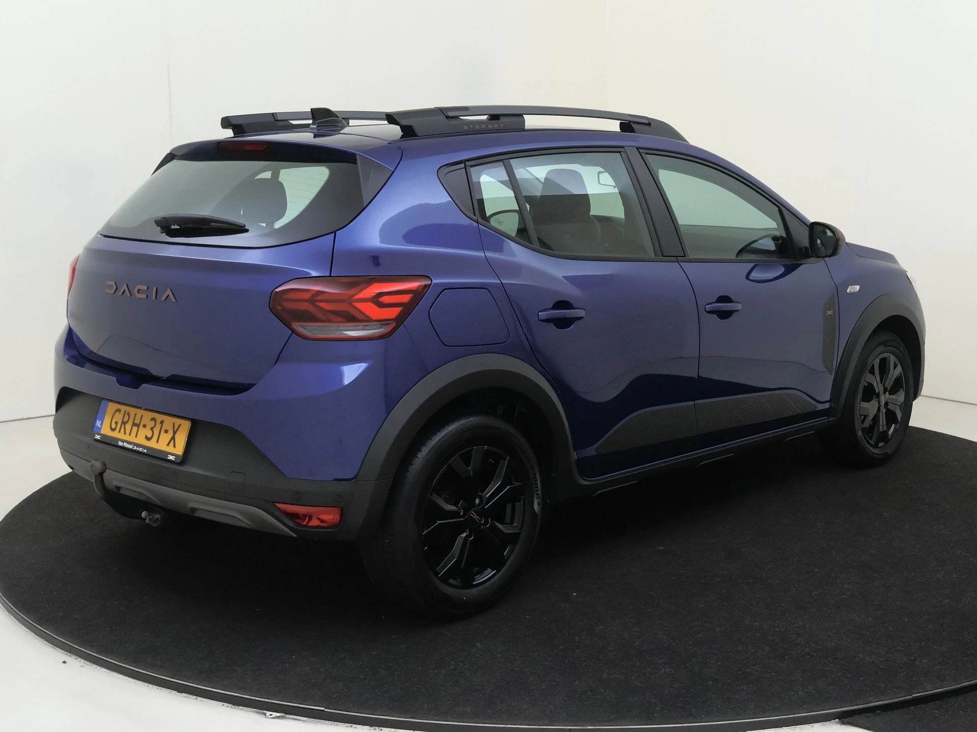 Dacia-Sandero Stepway-image-3