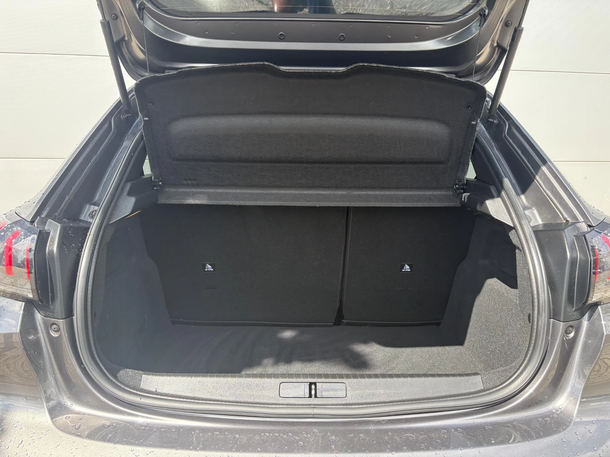 Peugeot-208-image-19