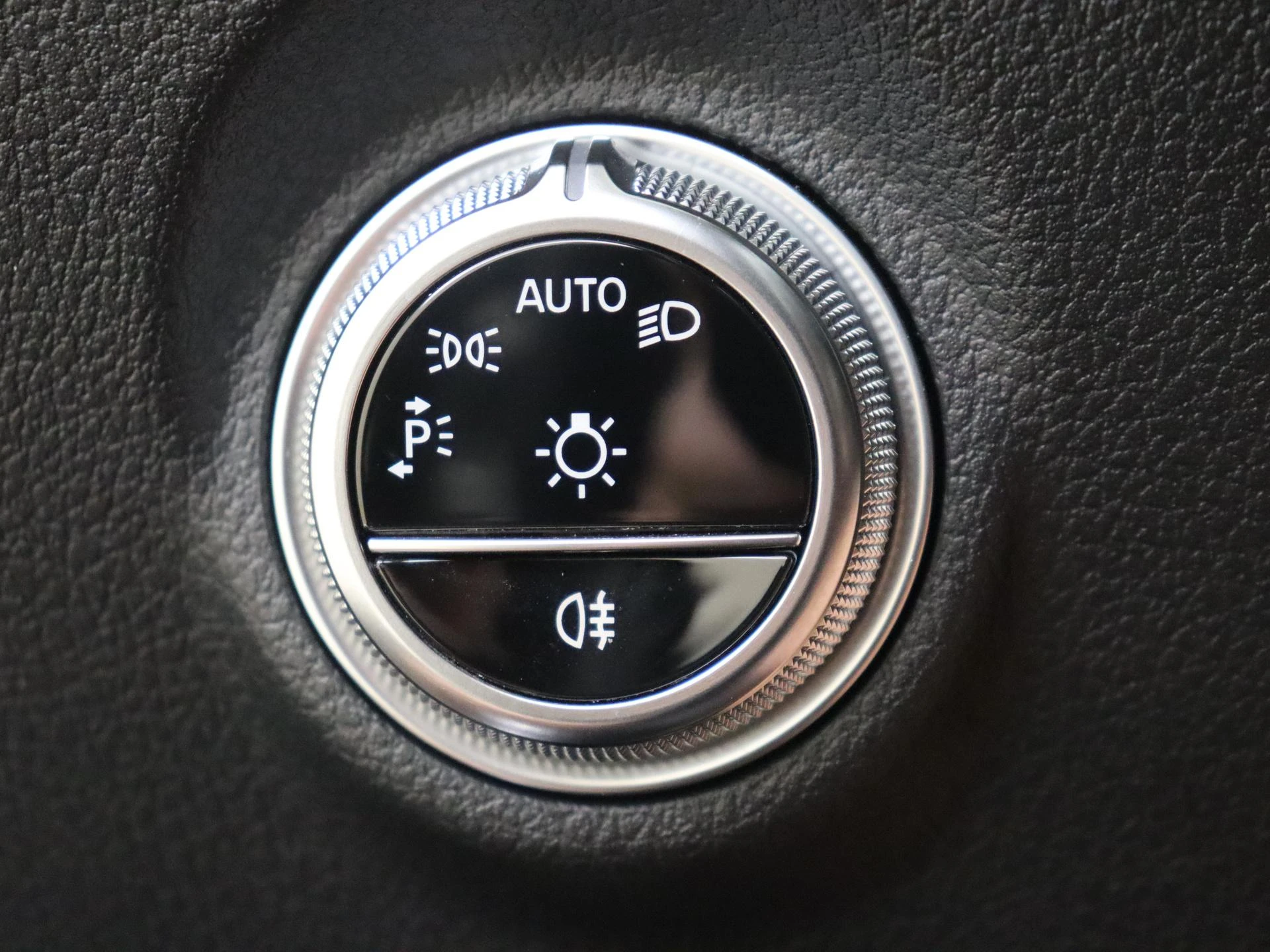 Mercedes-Benz-C-Klasse-image-23