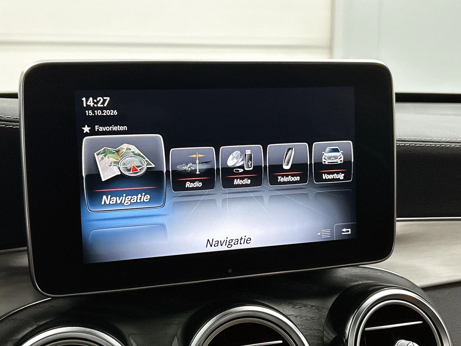 Mercedes-Benz-GLC-image-35