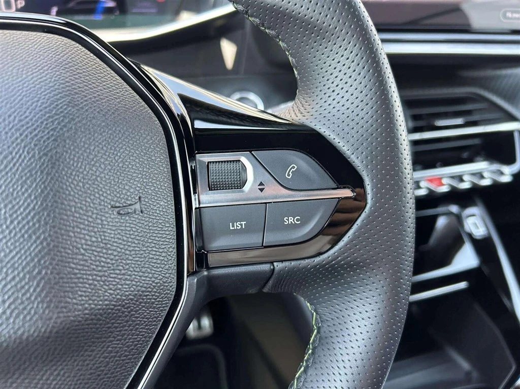 Peugeot-e-2008-image-13