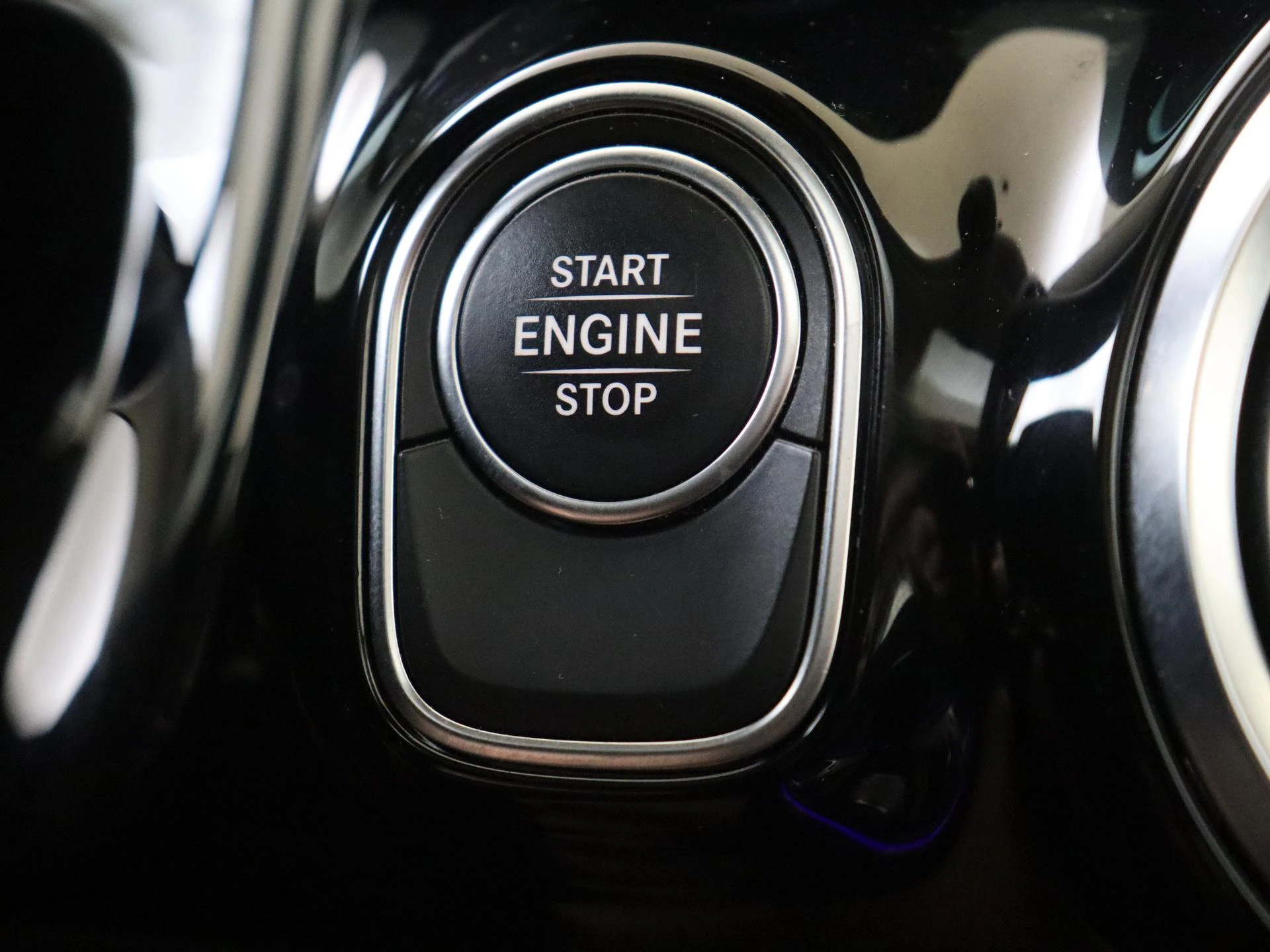 Mercedes-Benz-GLA-image-21