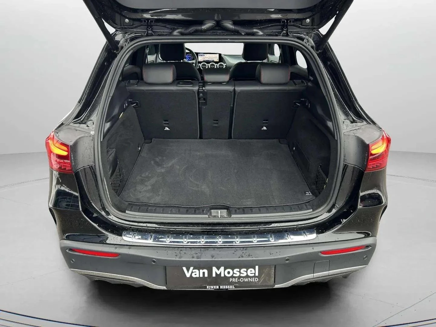 Mercedes-Benz-EQA-image-20