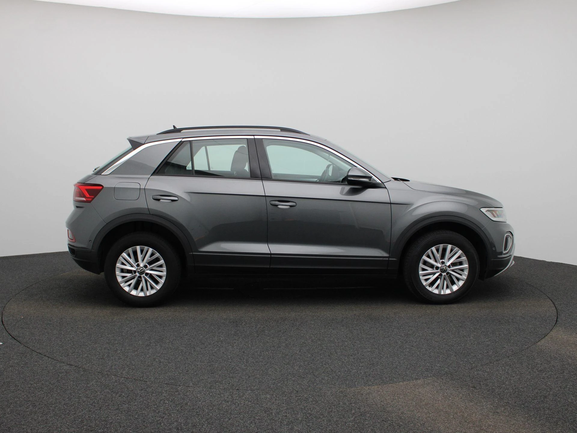 Volkswagen-T-Roc-image-5