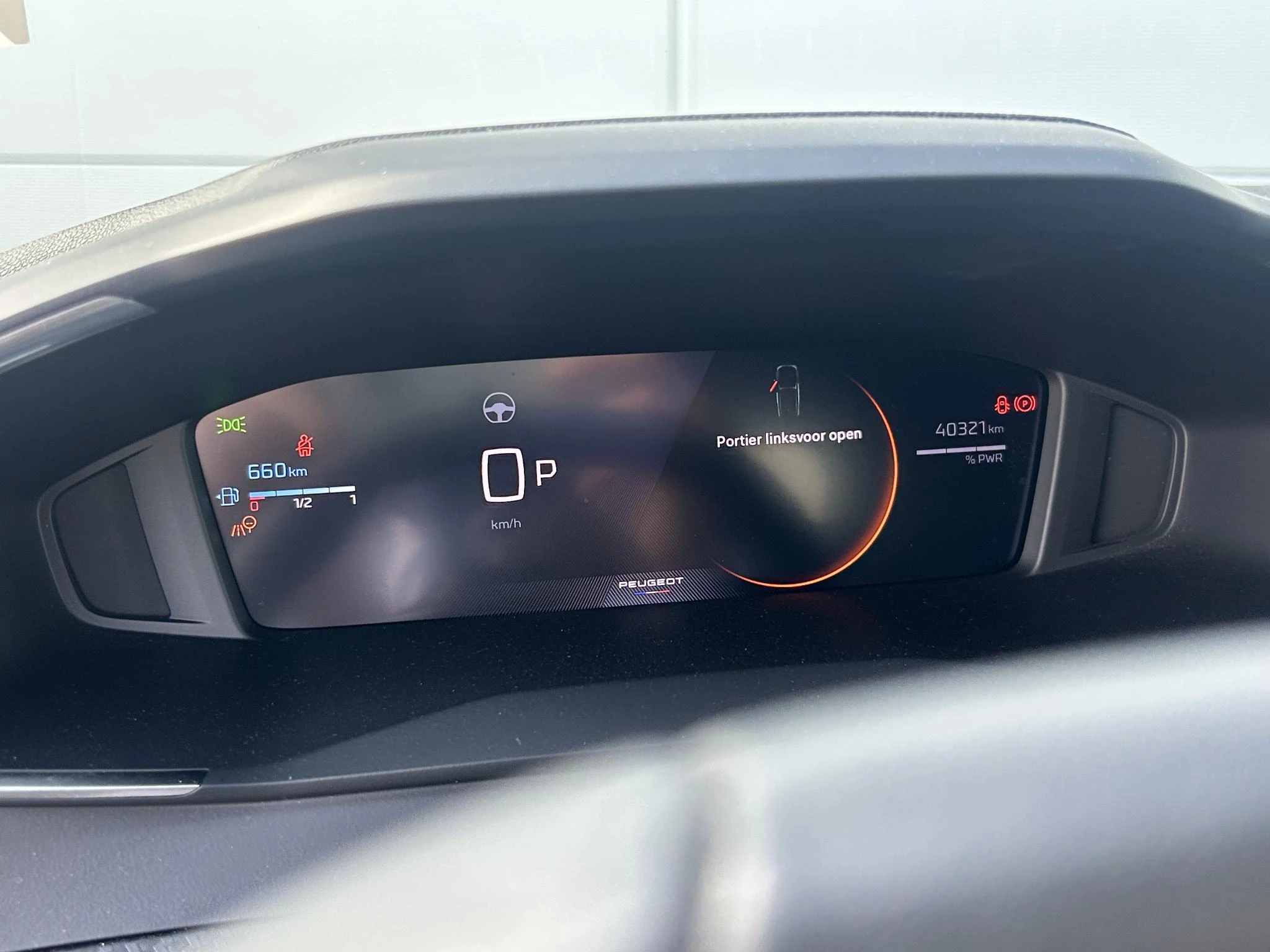 Peugeot 2008 1.2 Hybrid 145 Allure