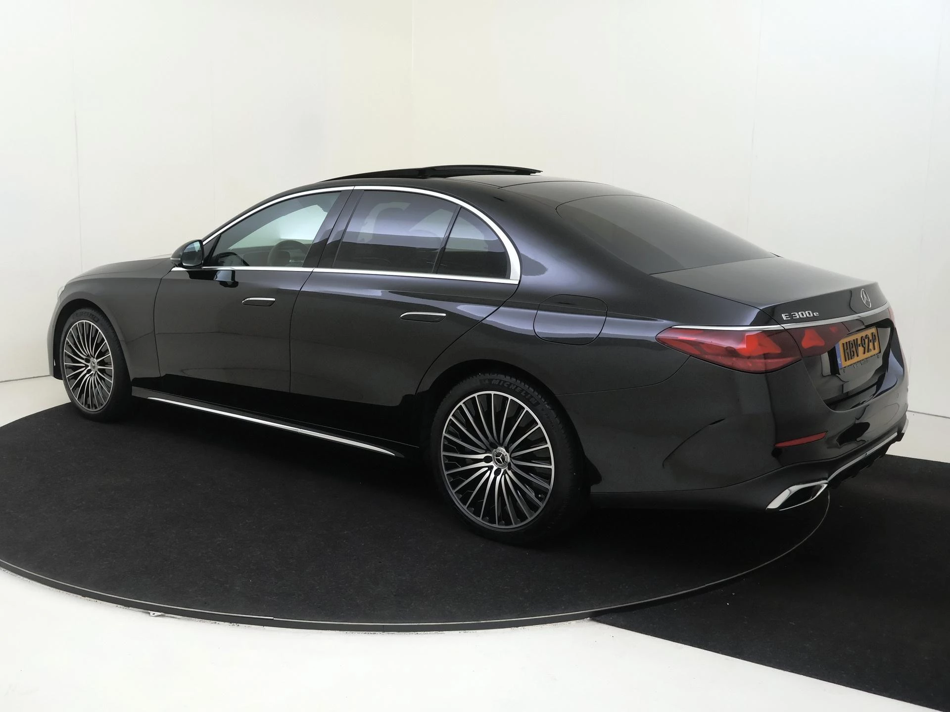 Mercedes-Benz-E-Klasse-image-2