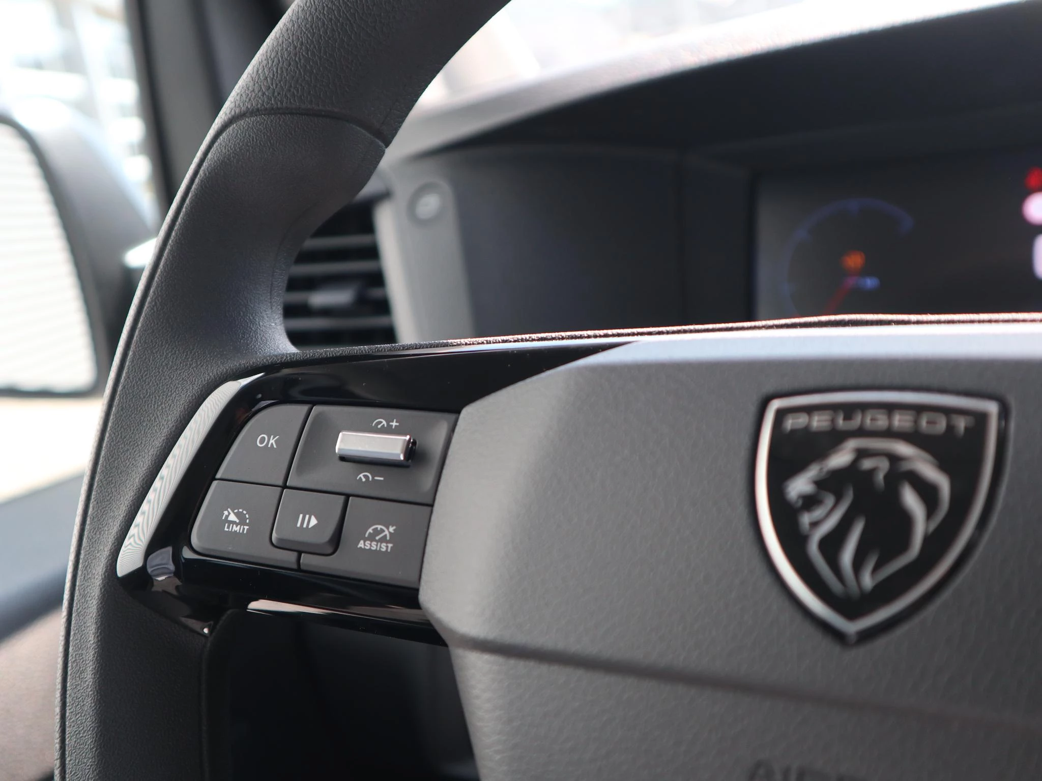 Peugeot-e-Expert-image-13