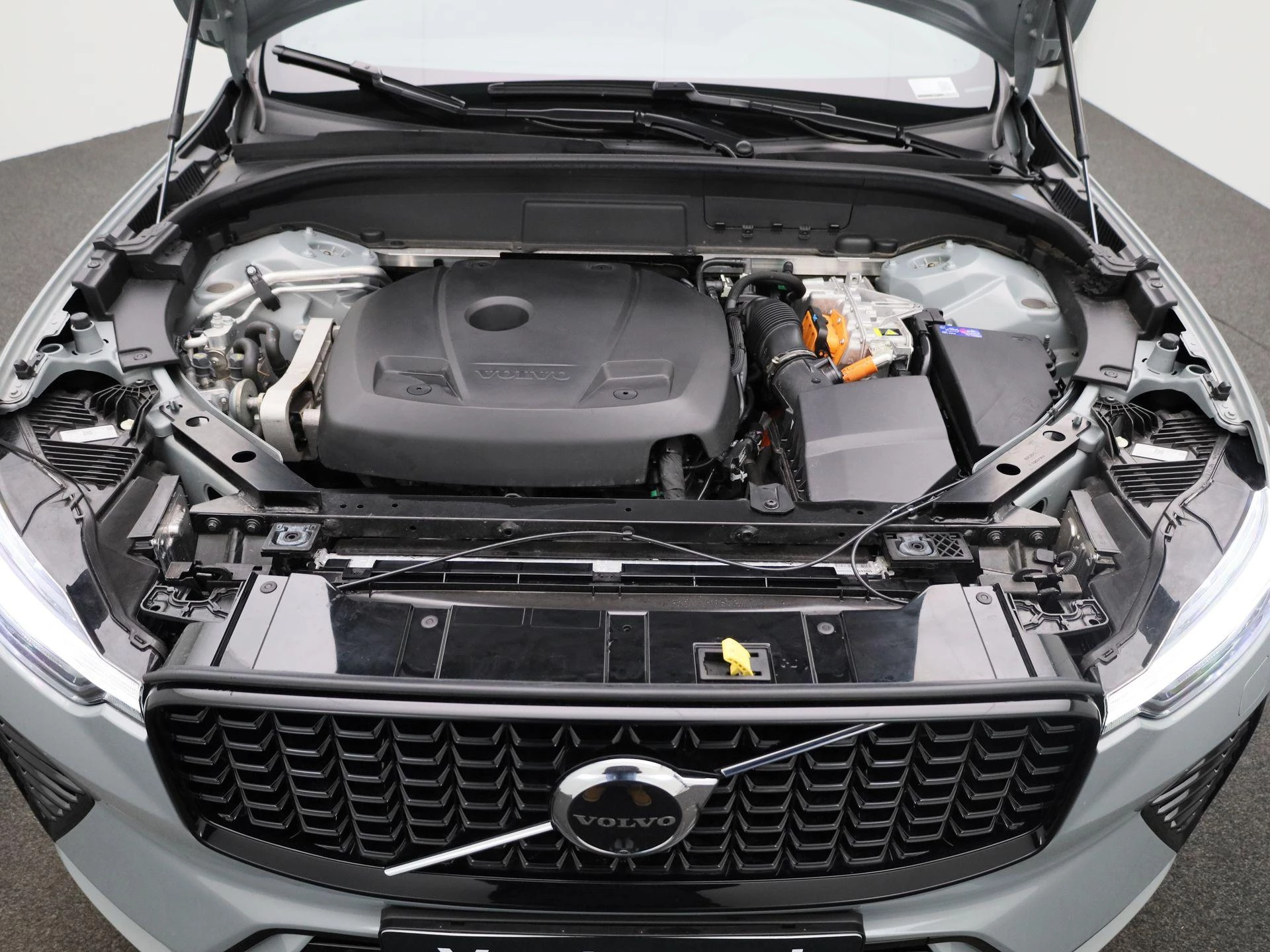Volvo XC60 2.0 T6 Plug-in hybrid AWD Plus Dark