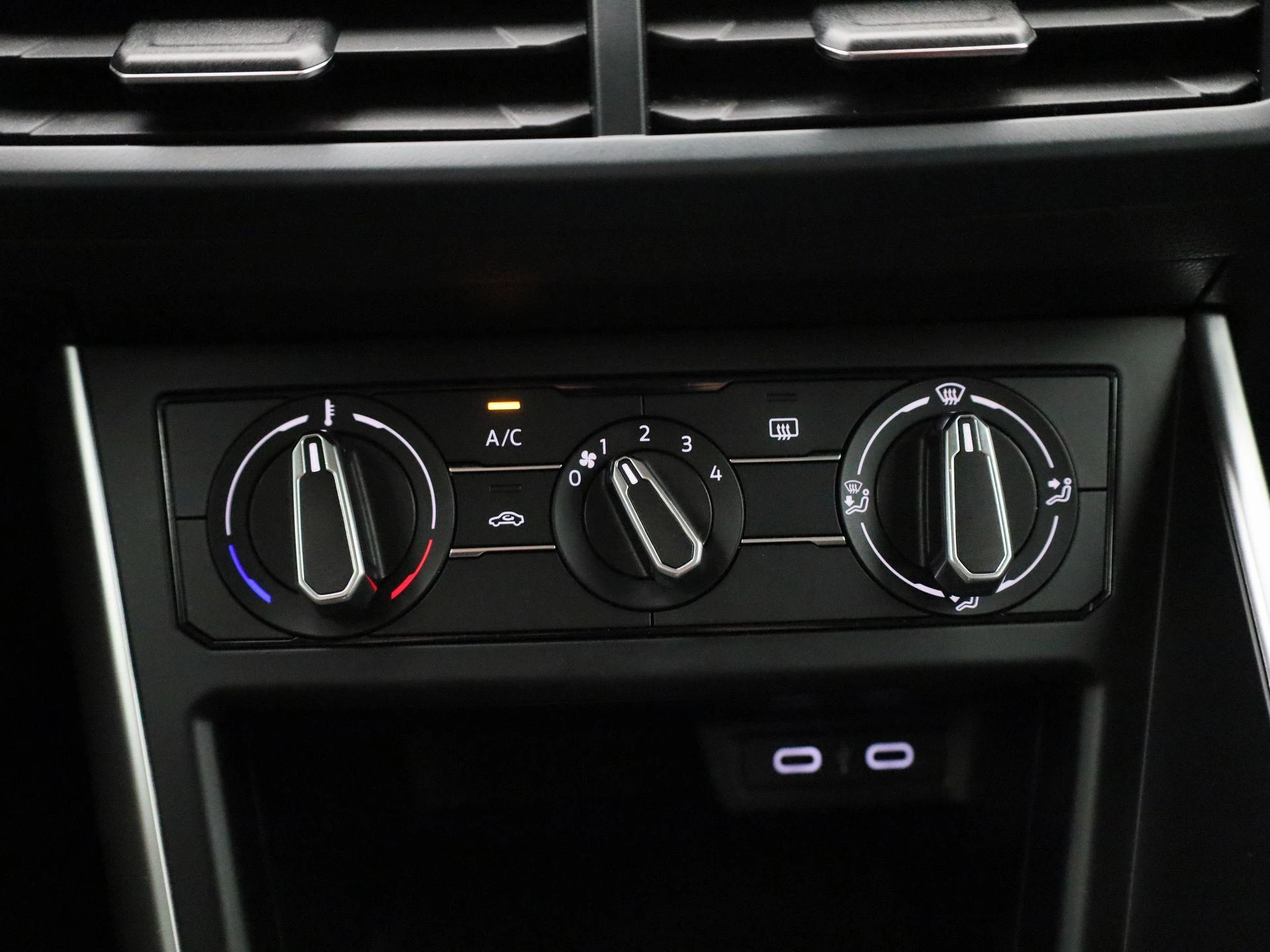 Volkswagen-Polo-image-18