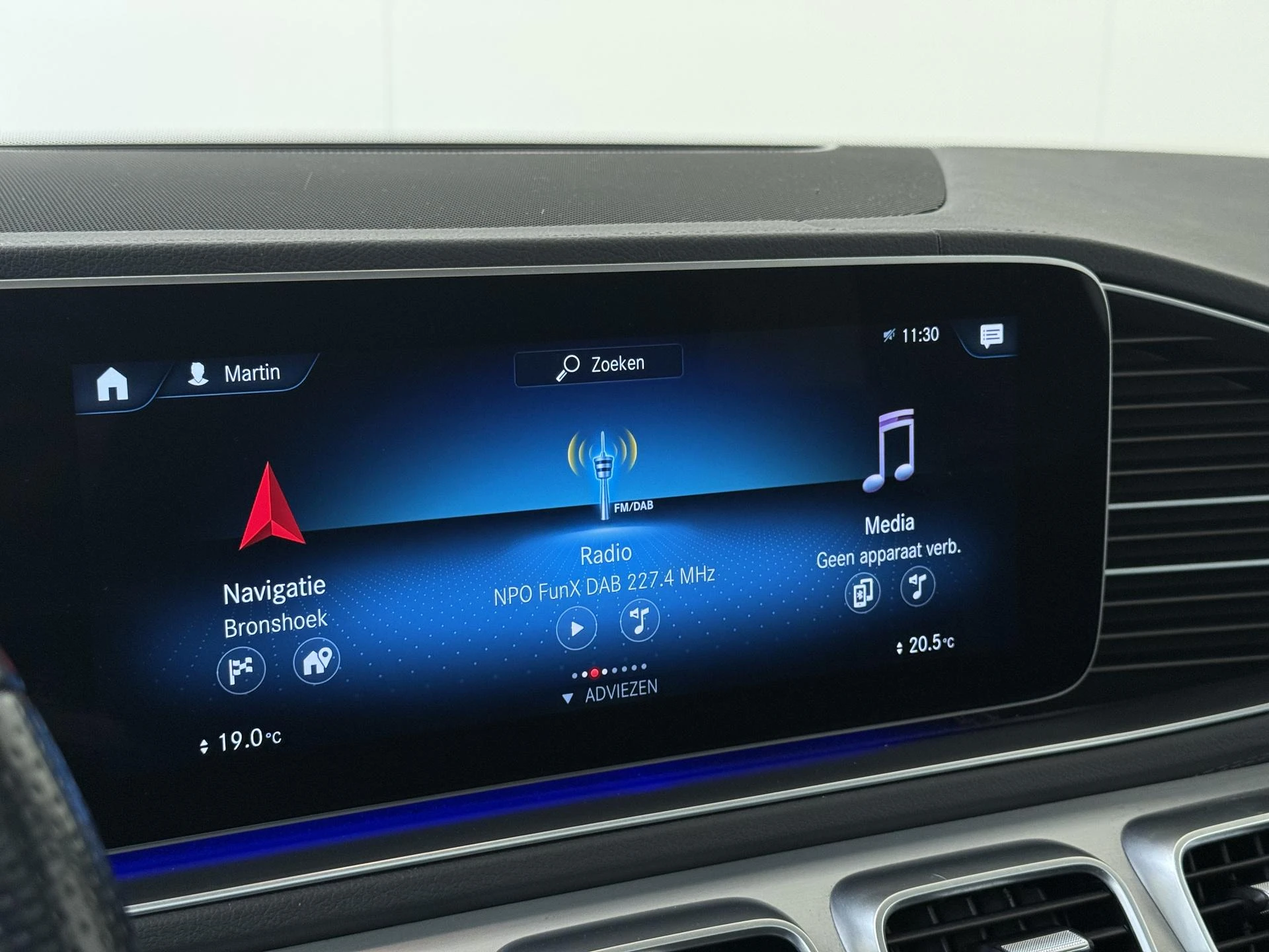 Mercedes-Benz-GLE-image-15