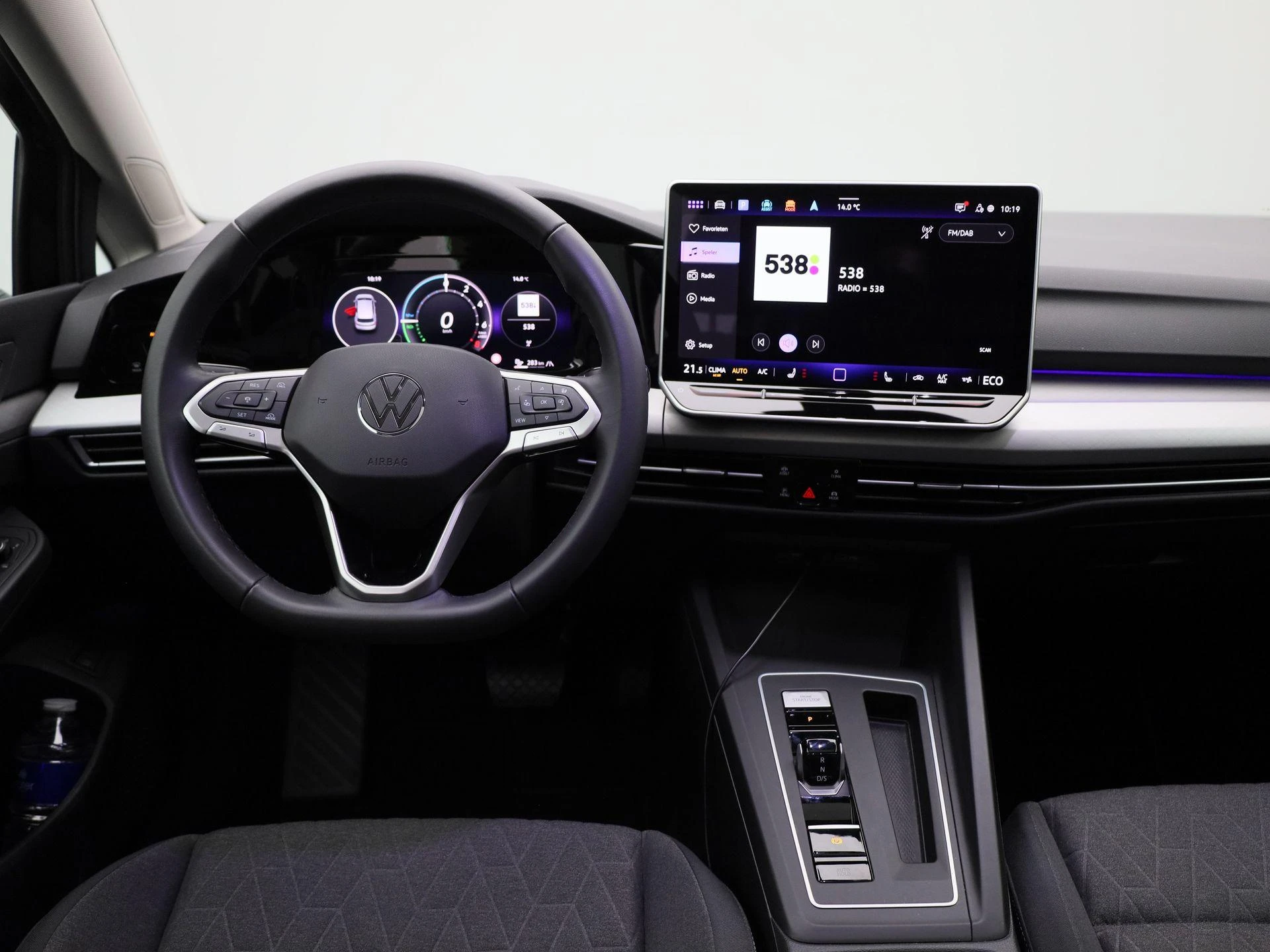 Volkswagen-Golf-image-6