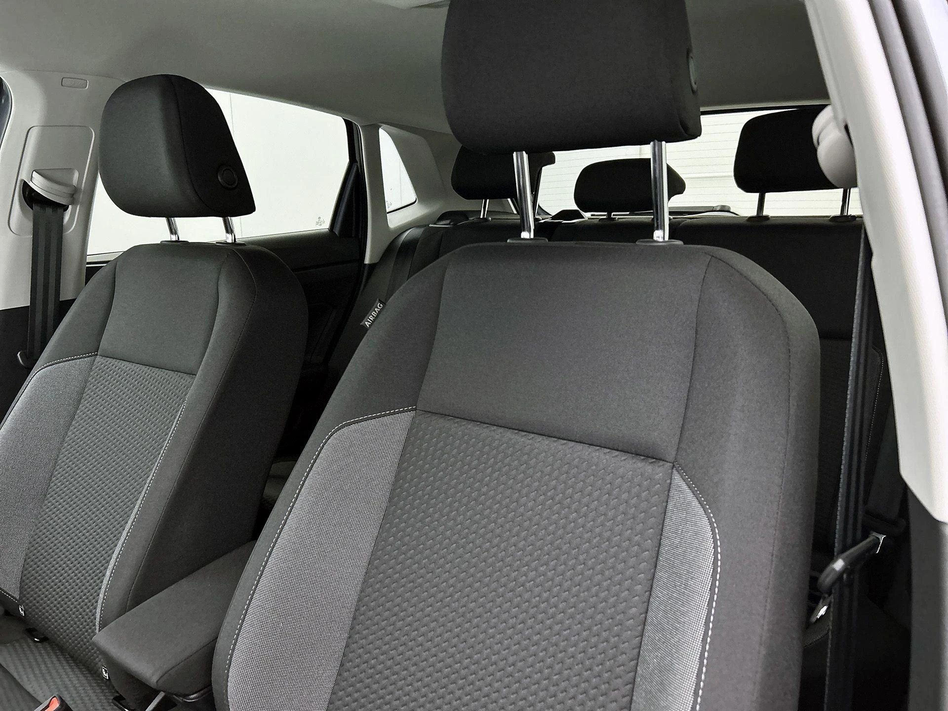 Volkswagen-Polo-image-10