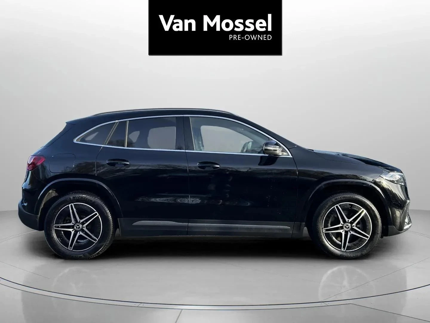 Mercedes-Benz-EQA-image-4