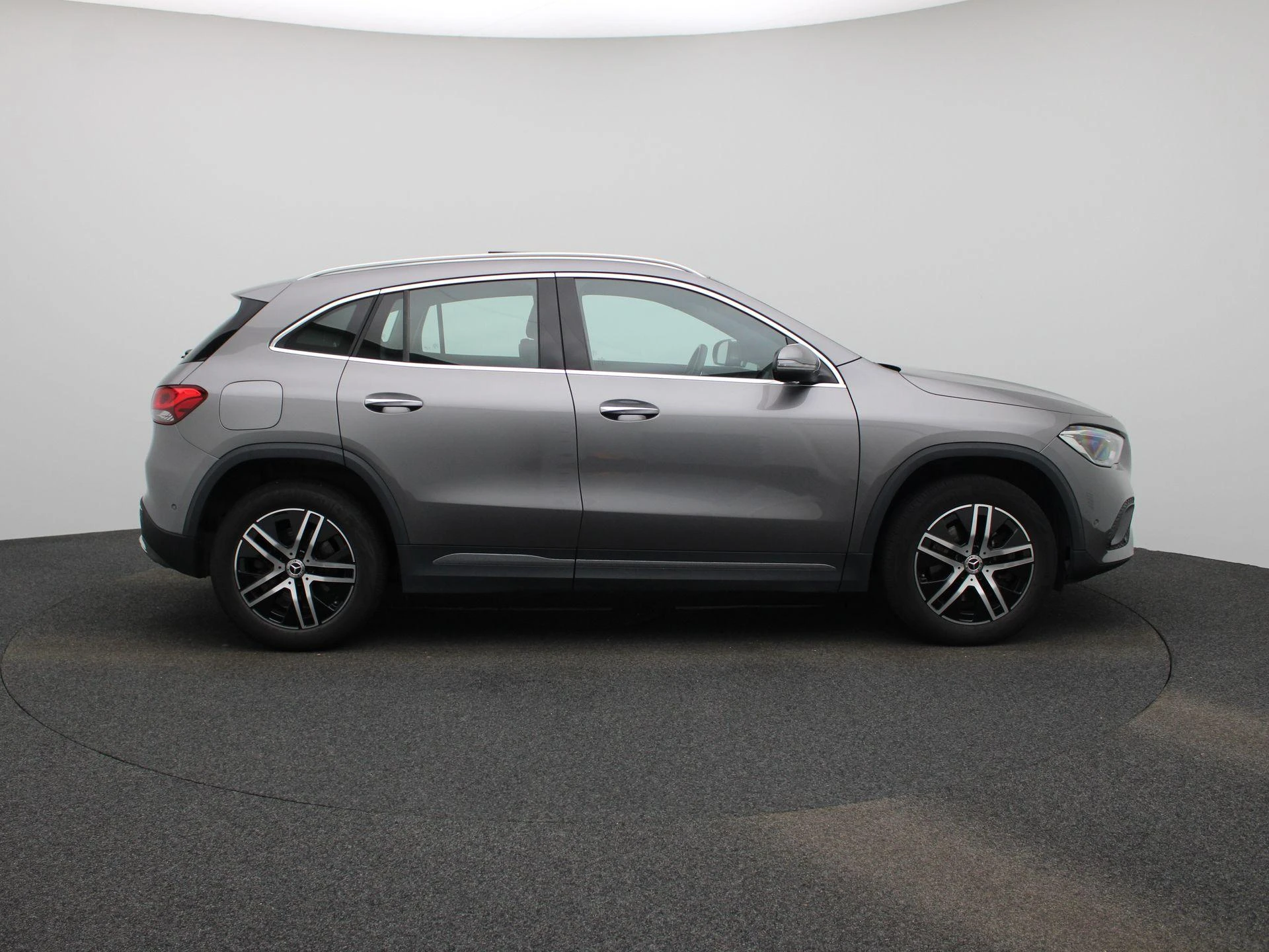 Mercedes-Benz-GLA-image-5