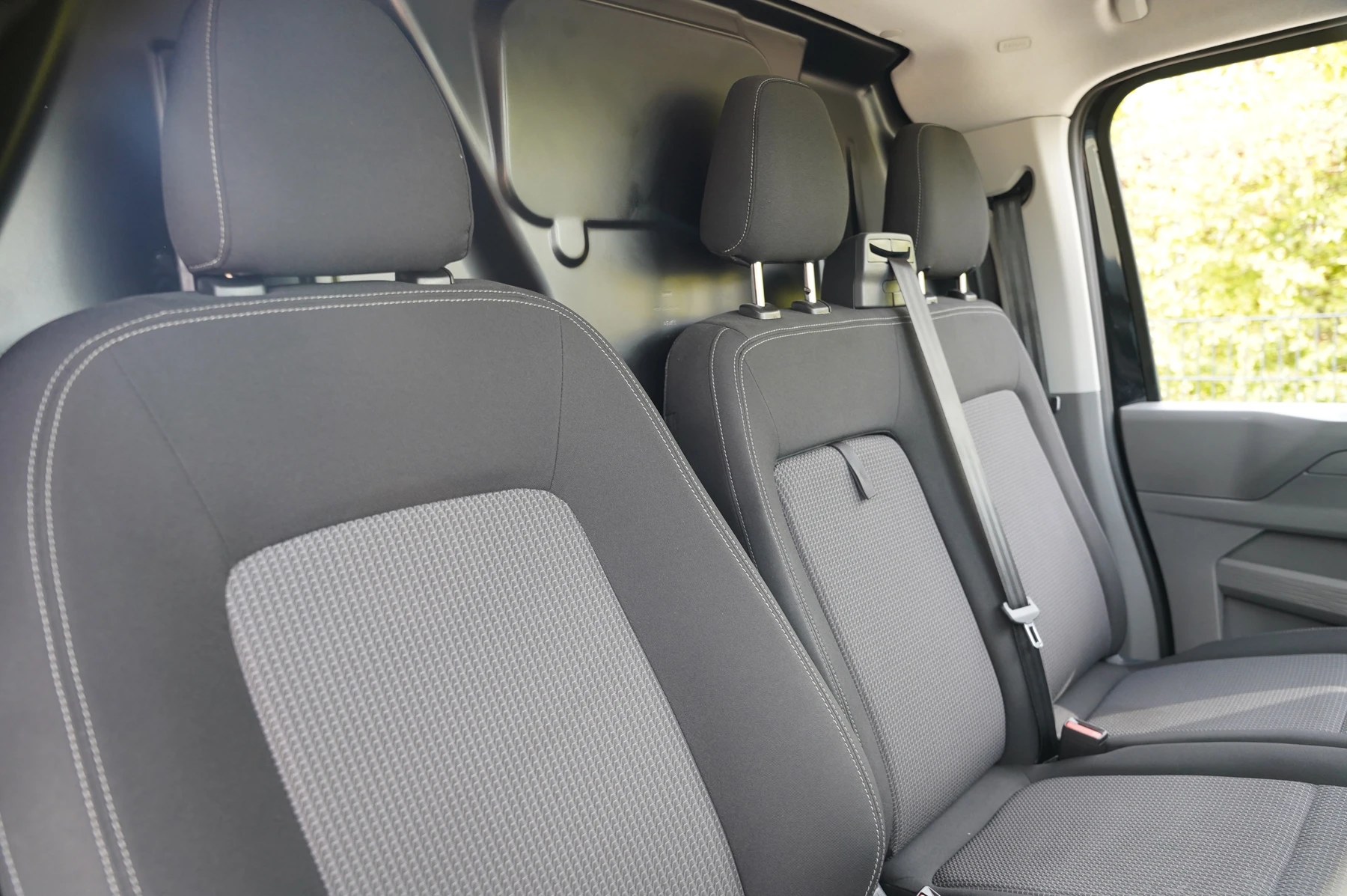 Volkswagen-Transporter-image-8
