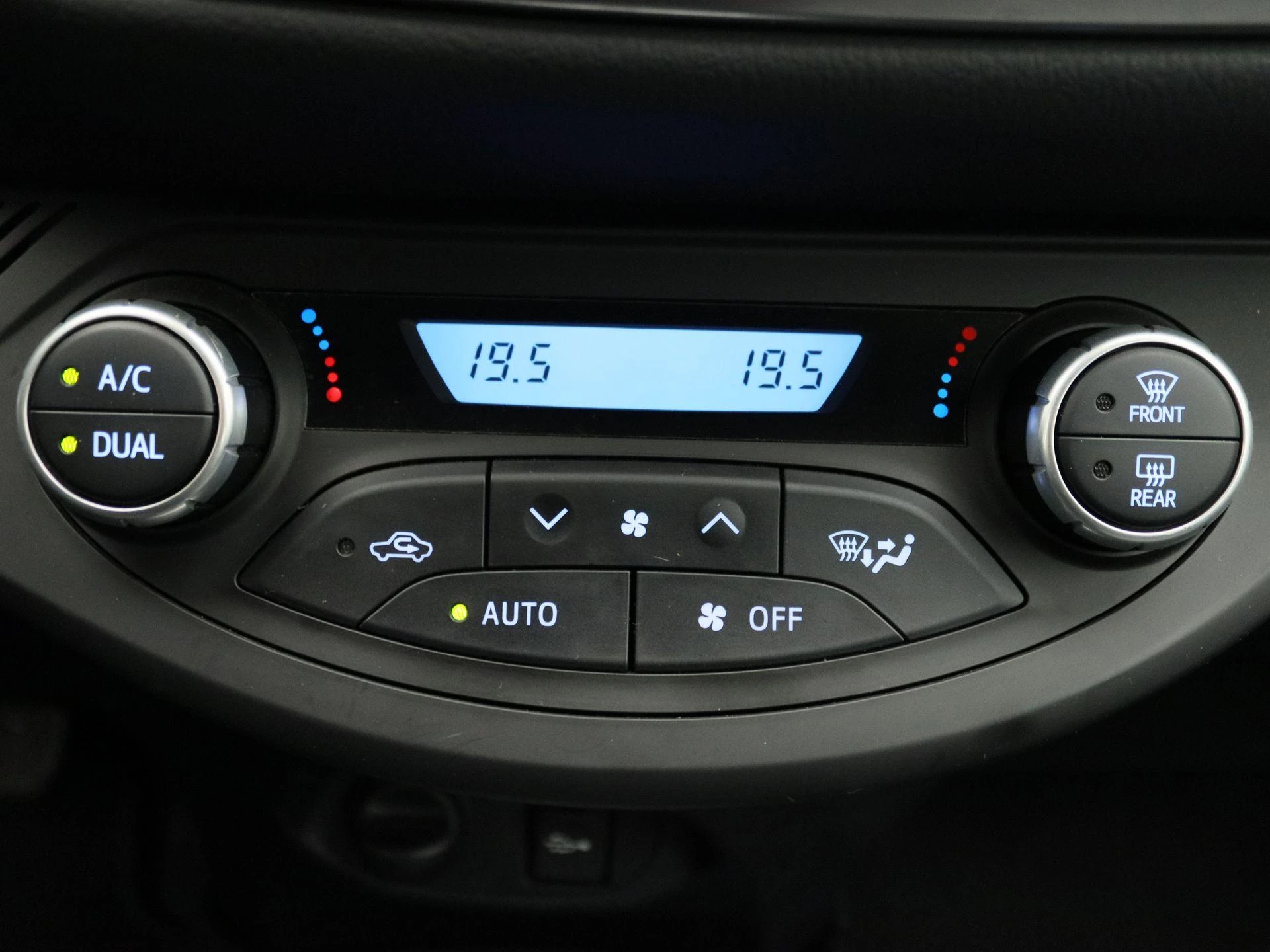 Toyota-Yaris-image-10