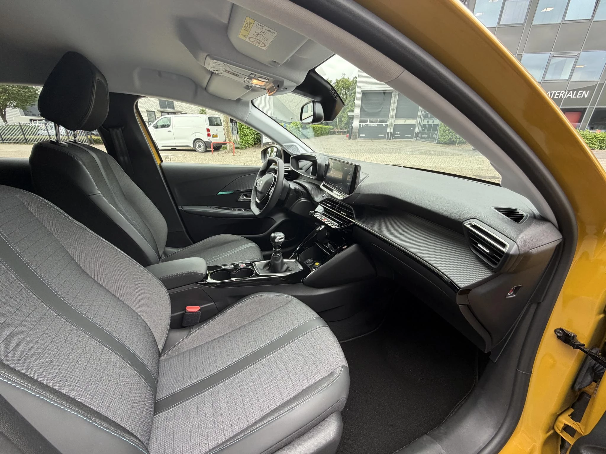 Peugeot-208-image-14