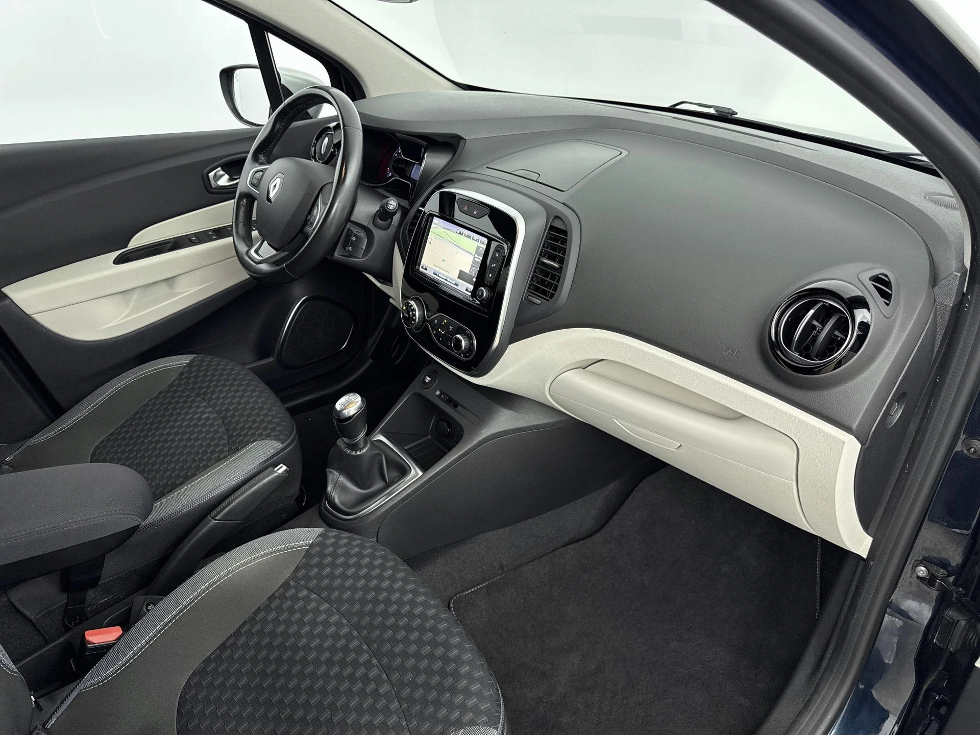 Renault-Captur-image-16