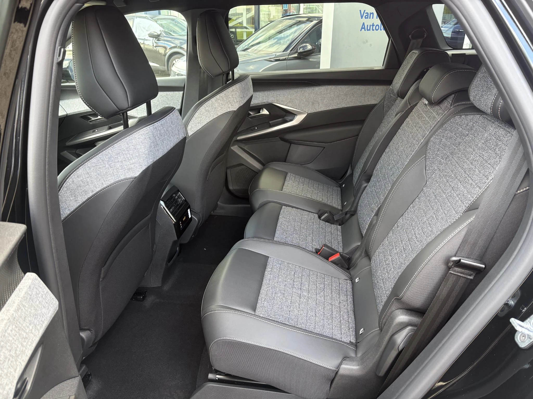 Peugeot-e-5008-image-20