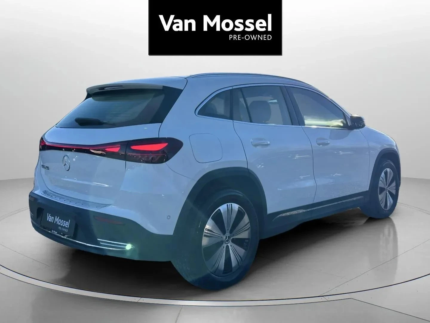 Mercedes-Benz-EQA-image-4