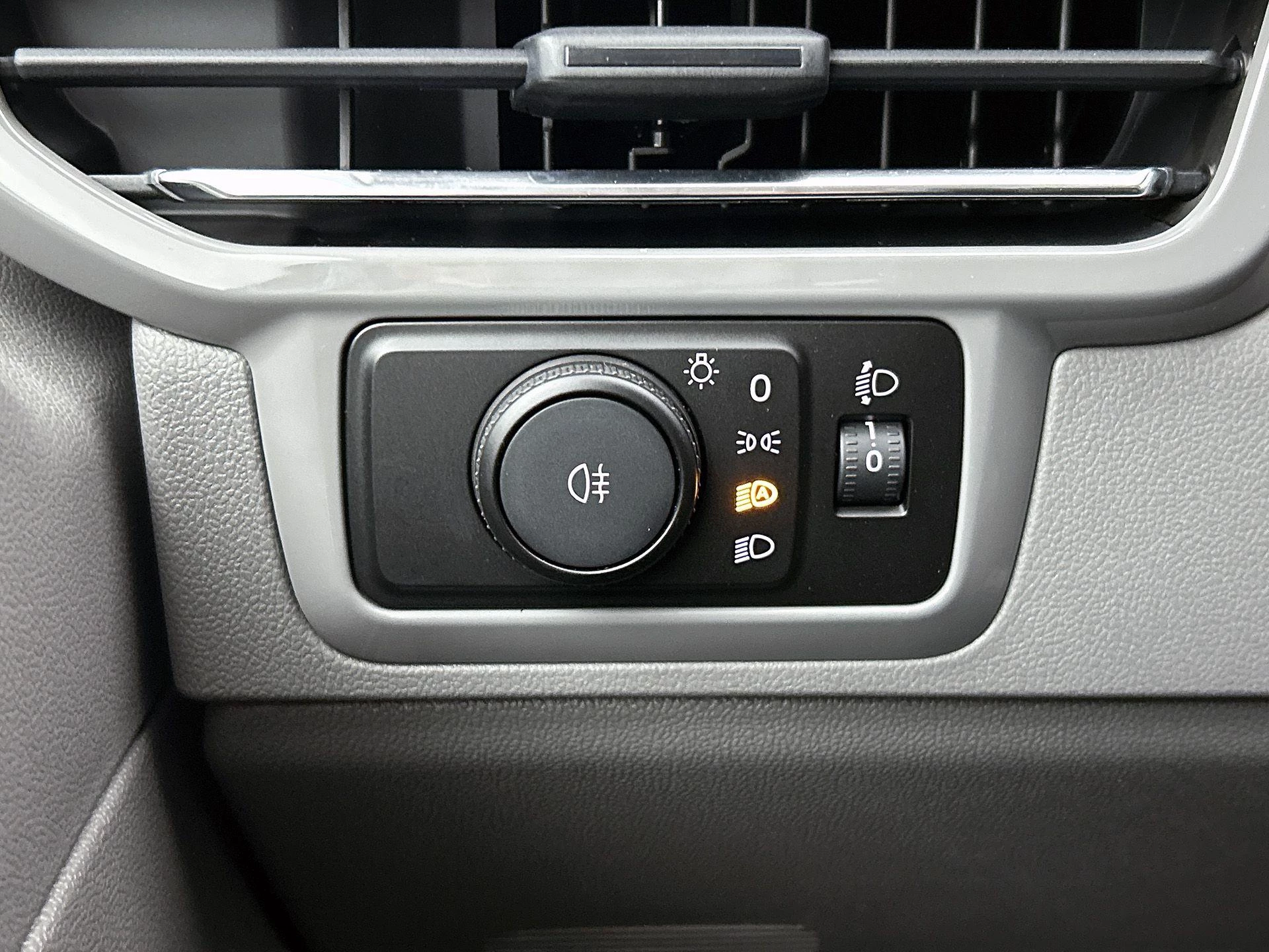 Volkswagen-e-Transporter-image-32