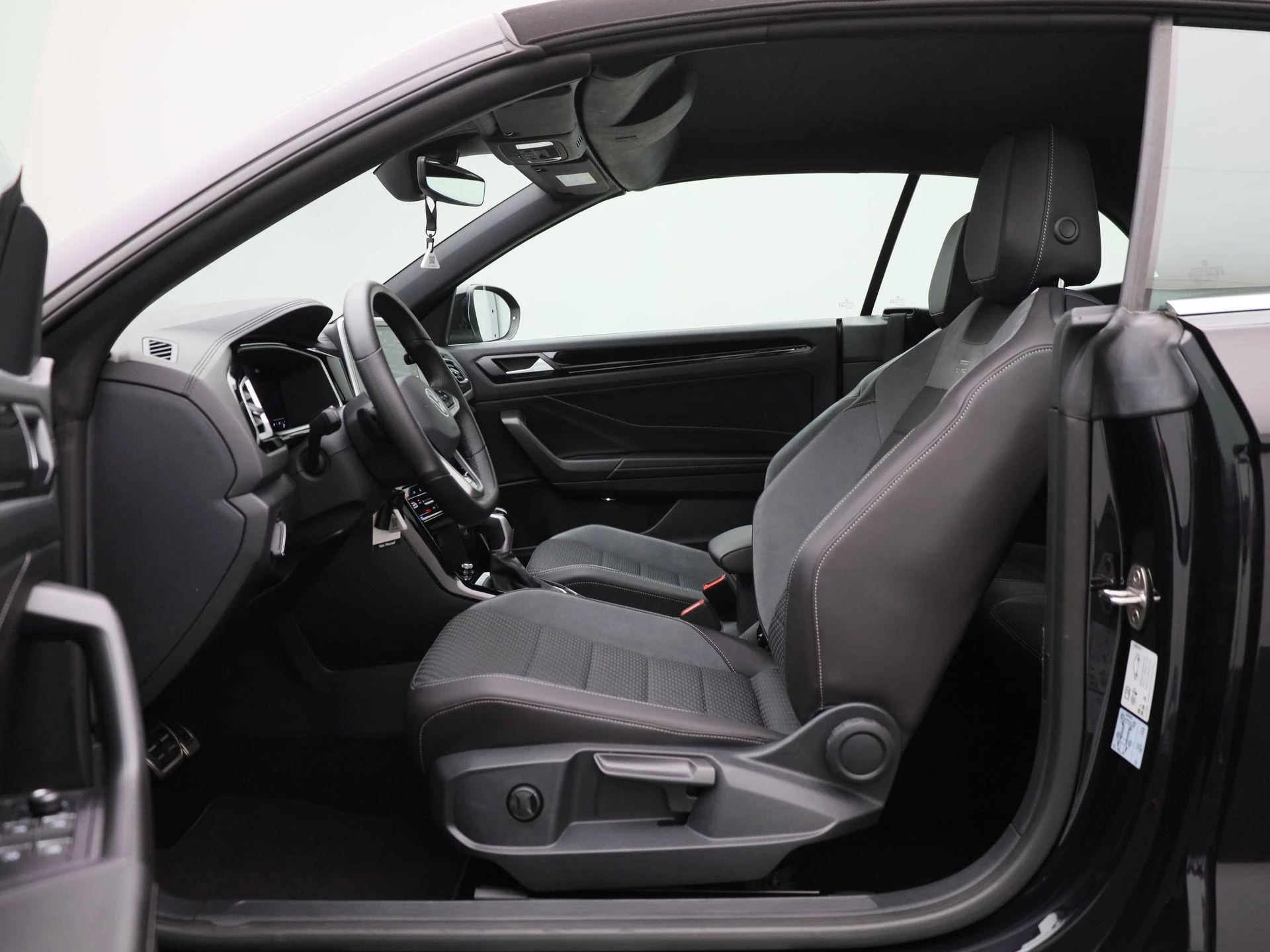Volkswagen-T-Roc-image-10