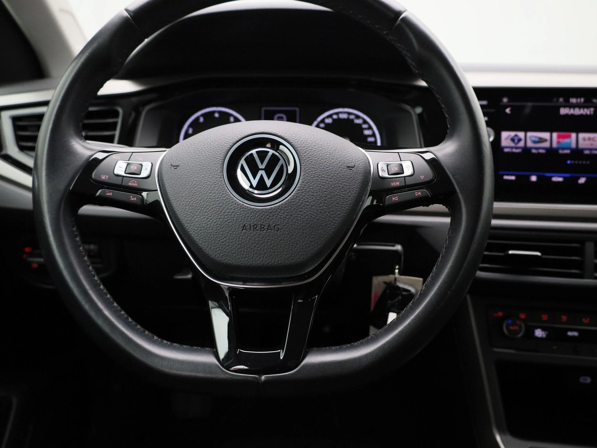 Volkswagen-Polo-image-6