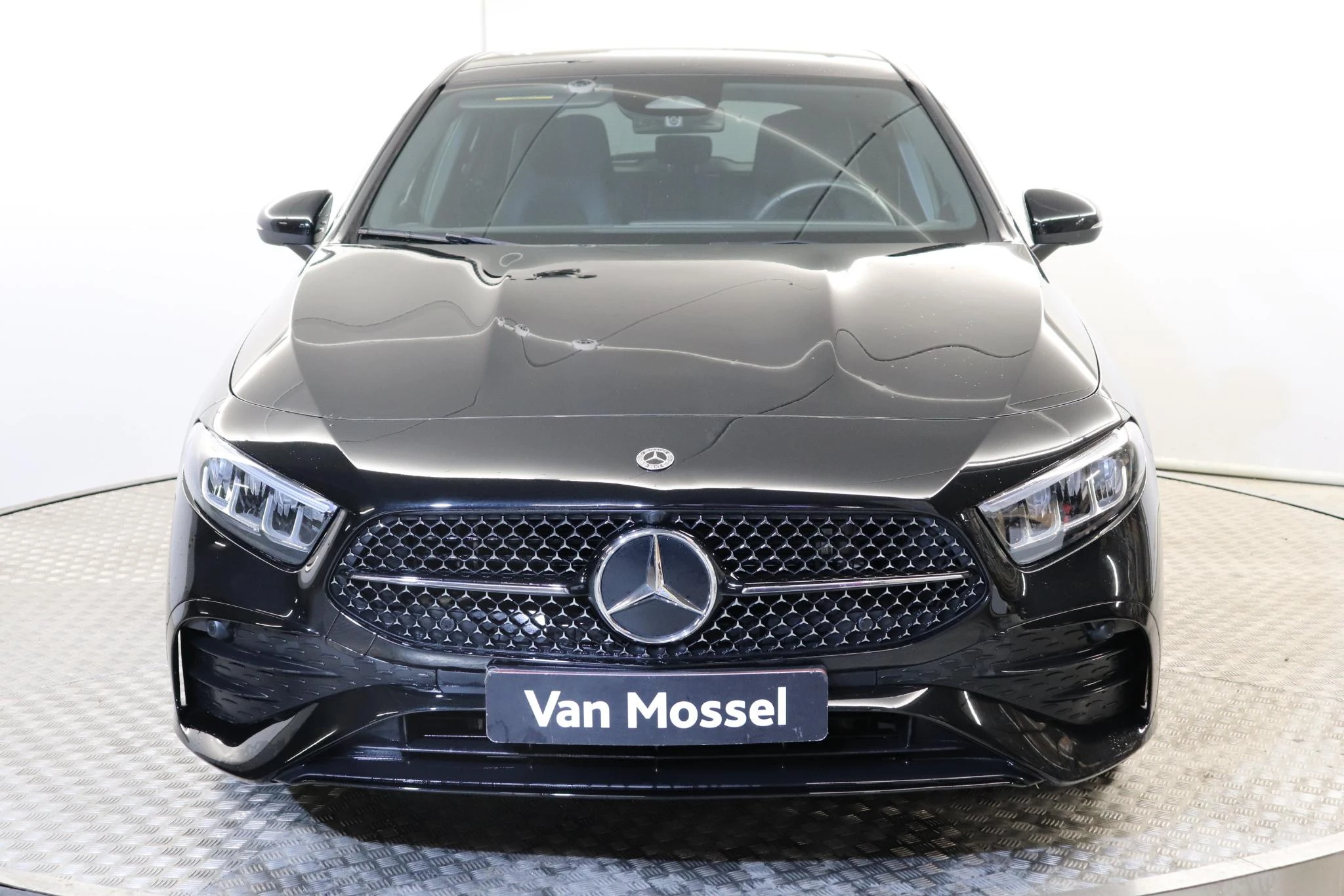 Mercedes-Benz-A-Klasse-image-1
