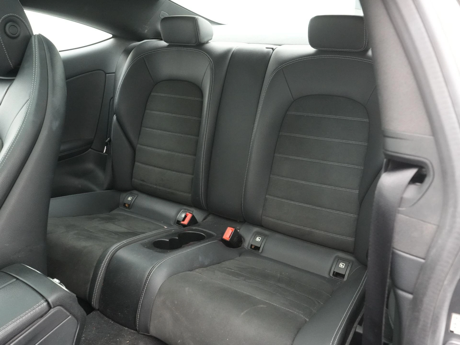 Mercedes-Benz-C-Klasse-image-9