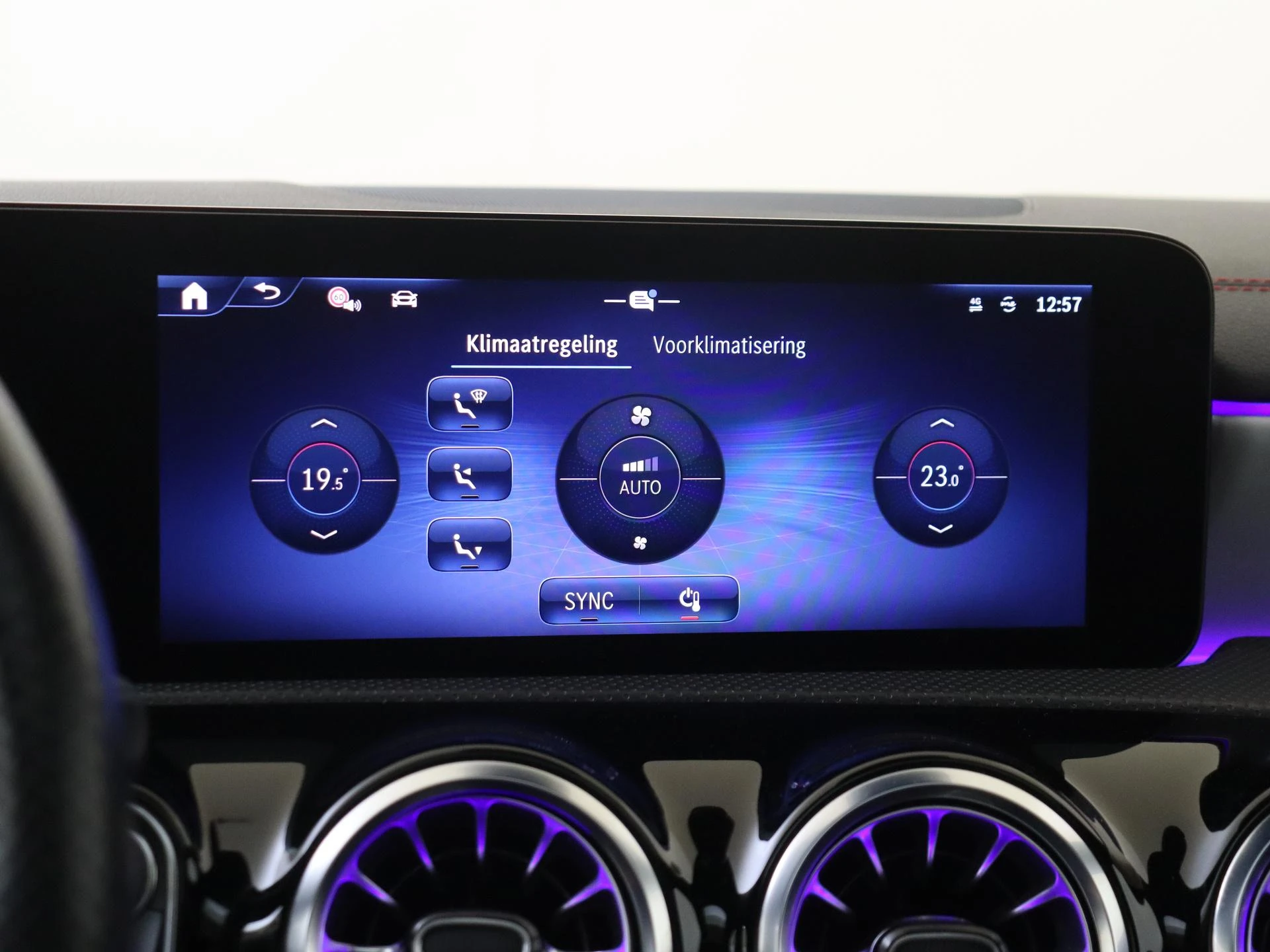 Mercedes-Benz-CLA-image-19