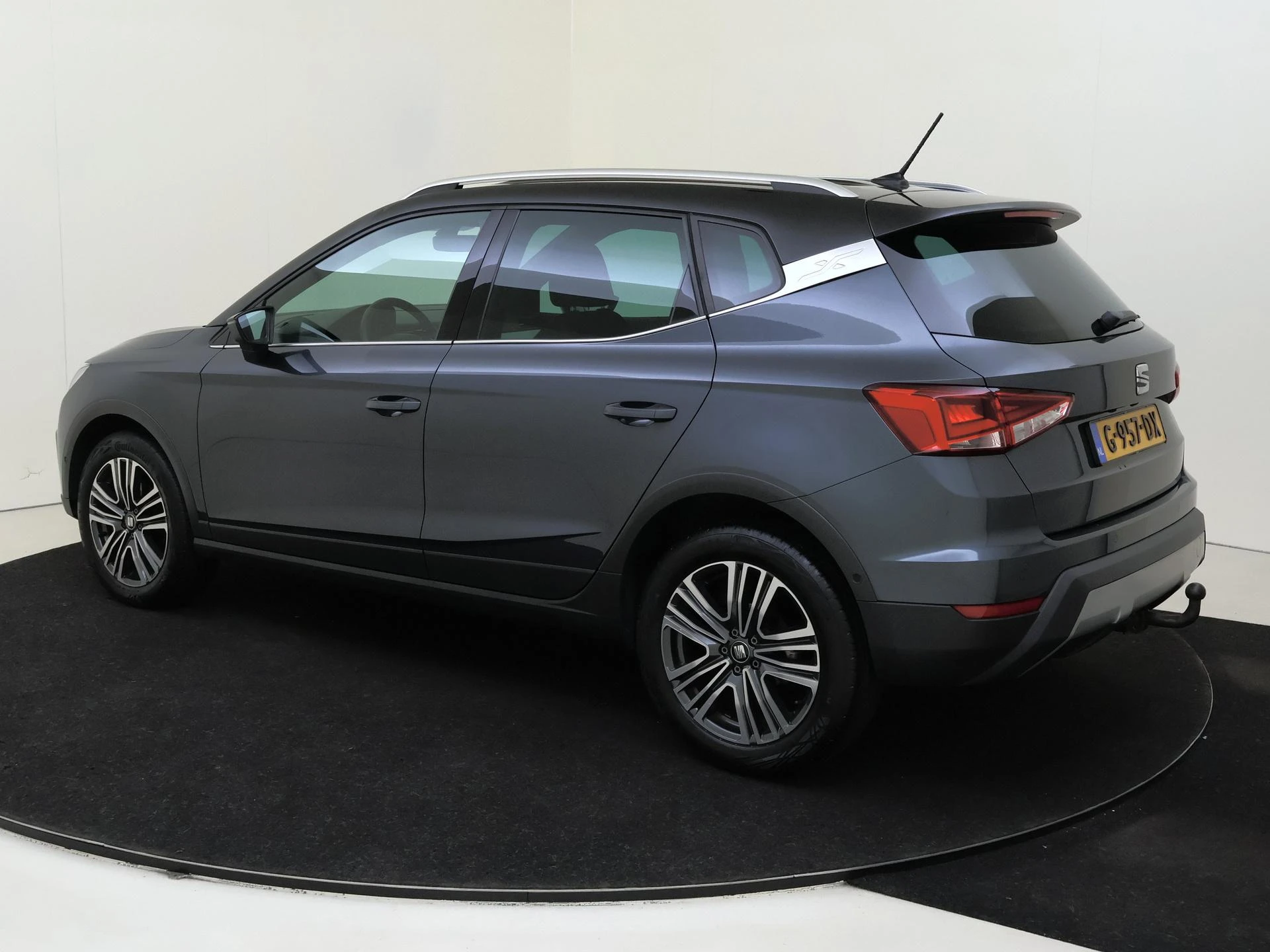 SEAT-Arona-image-2