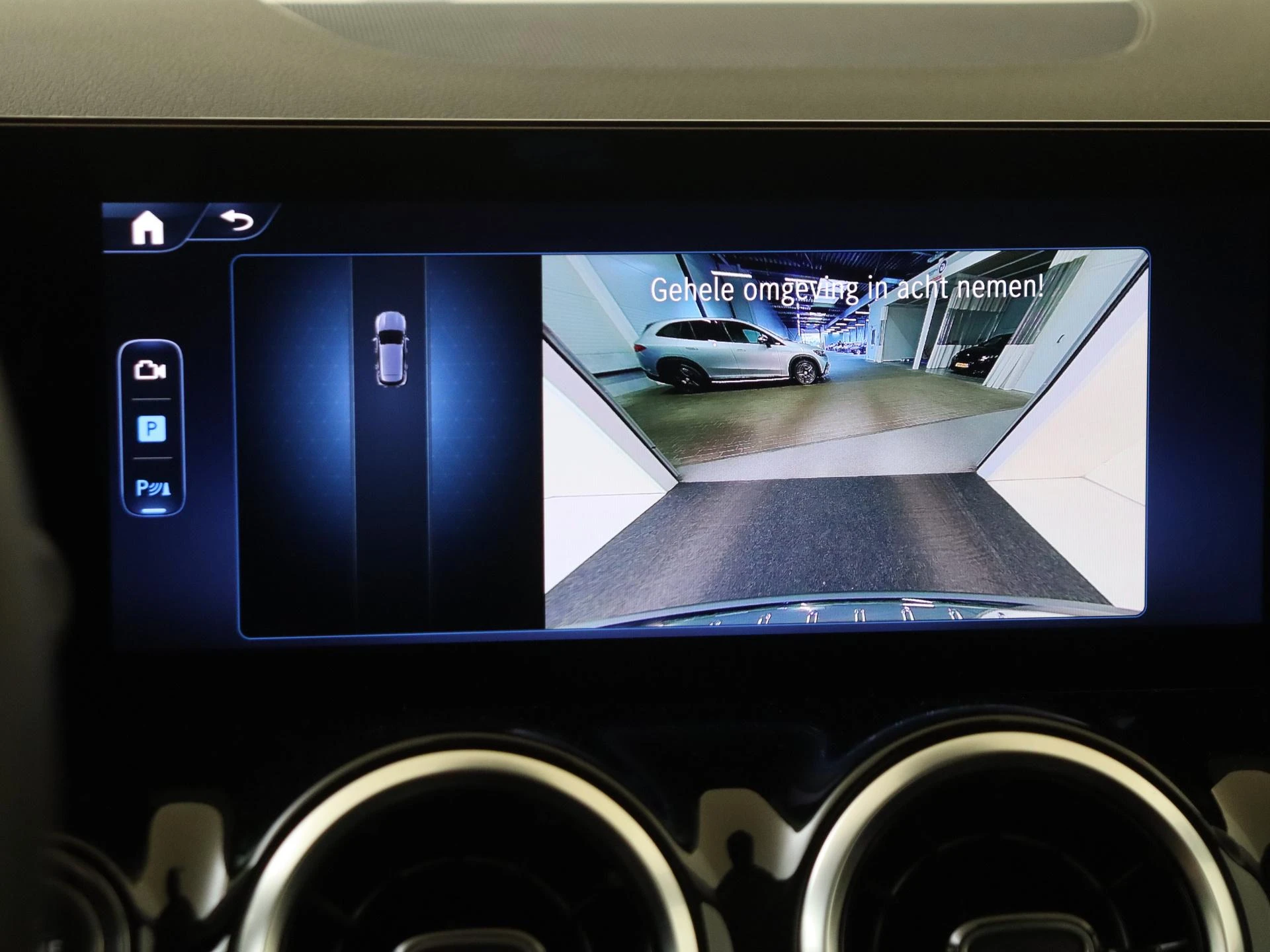 Mercedes-Benz-GLA-image-19