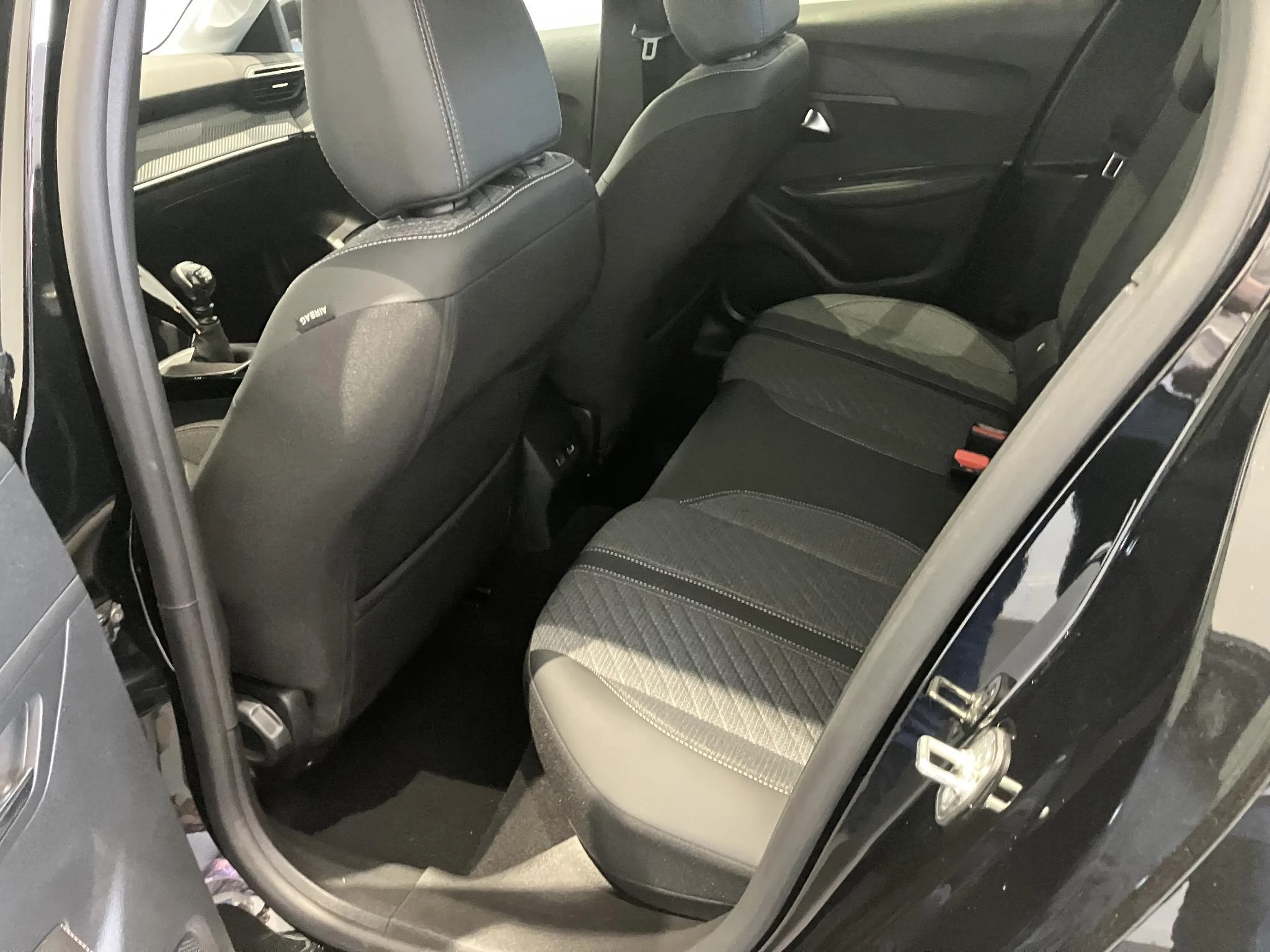 Peugeot-208-image-12
