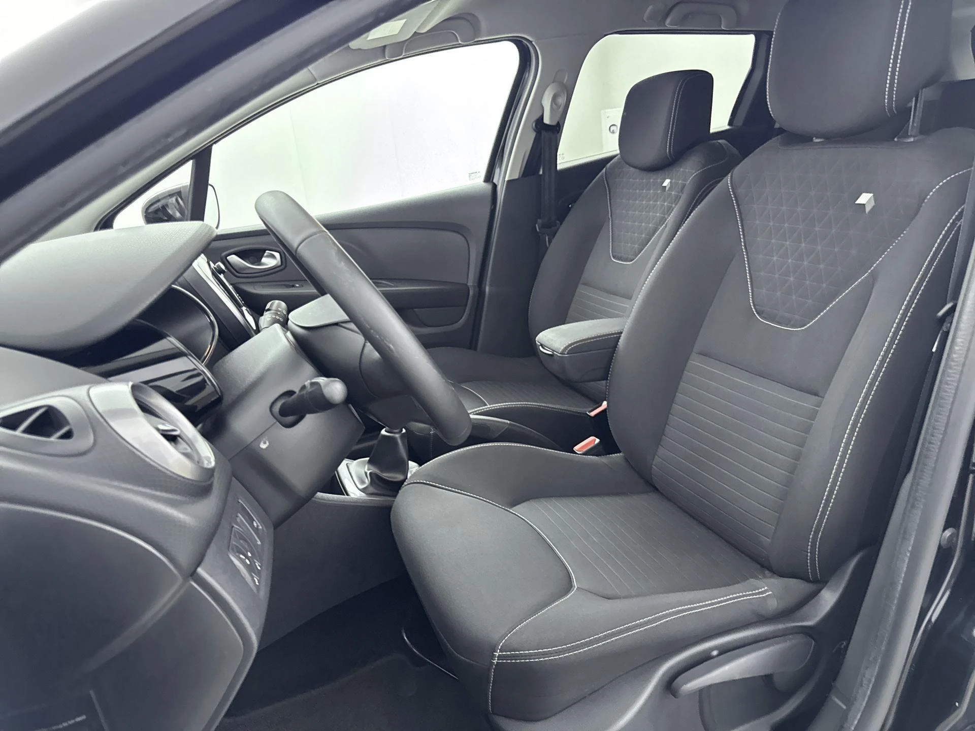 Renault-Clio-image-25