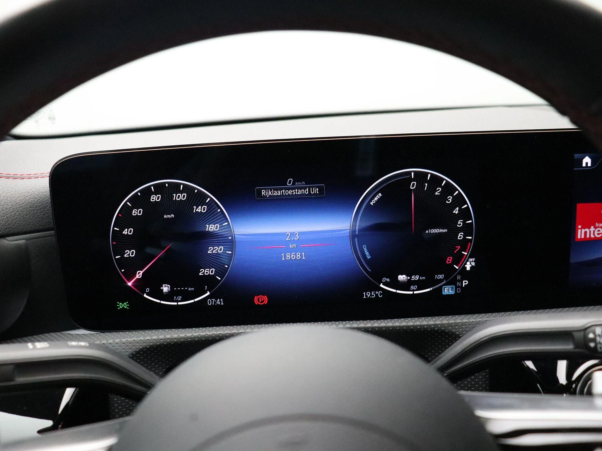 Mercedes-Benz-CLA-image-15