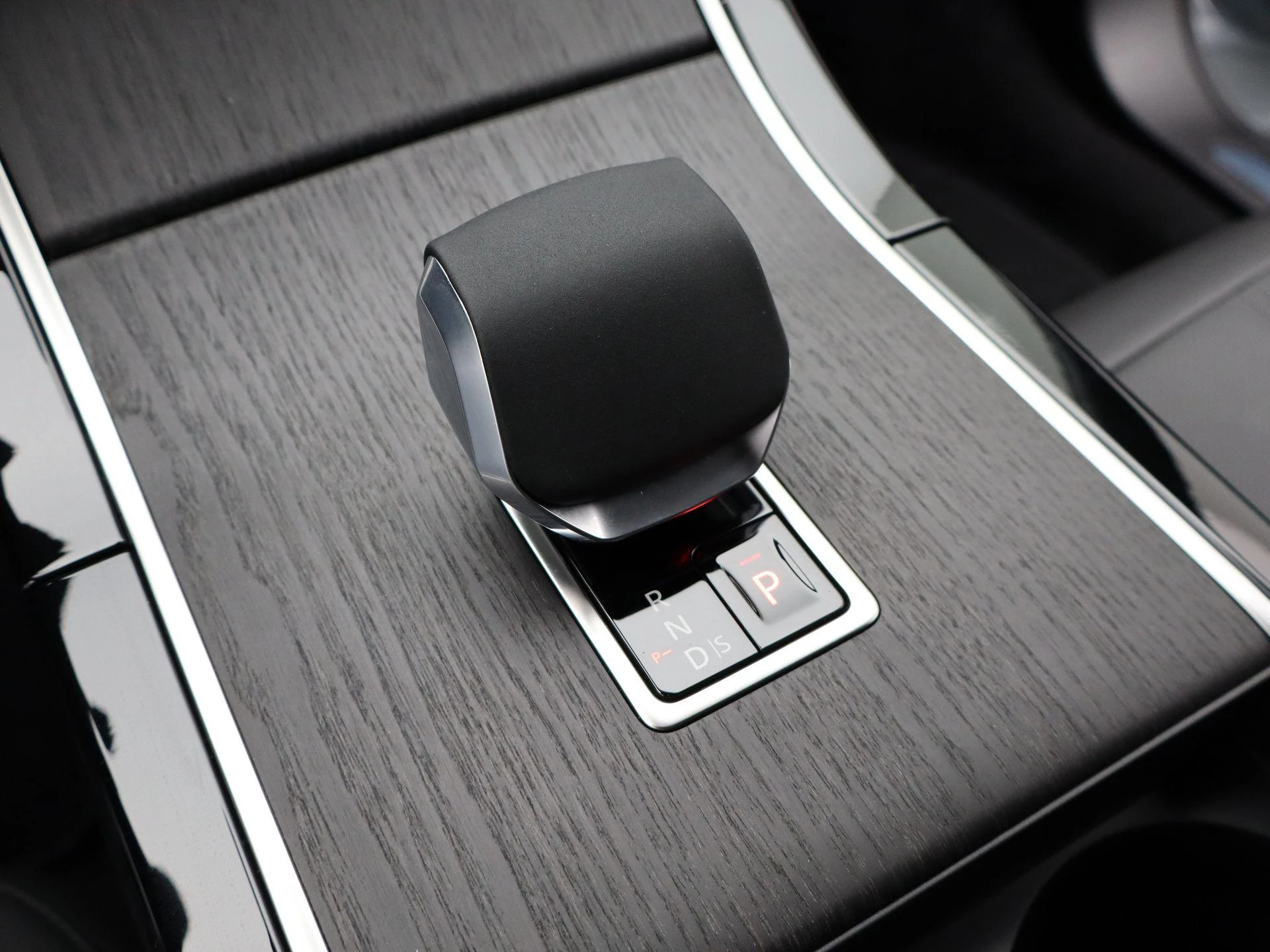 Land Rover-Range Rover Evoque-image-20