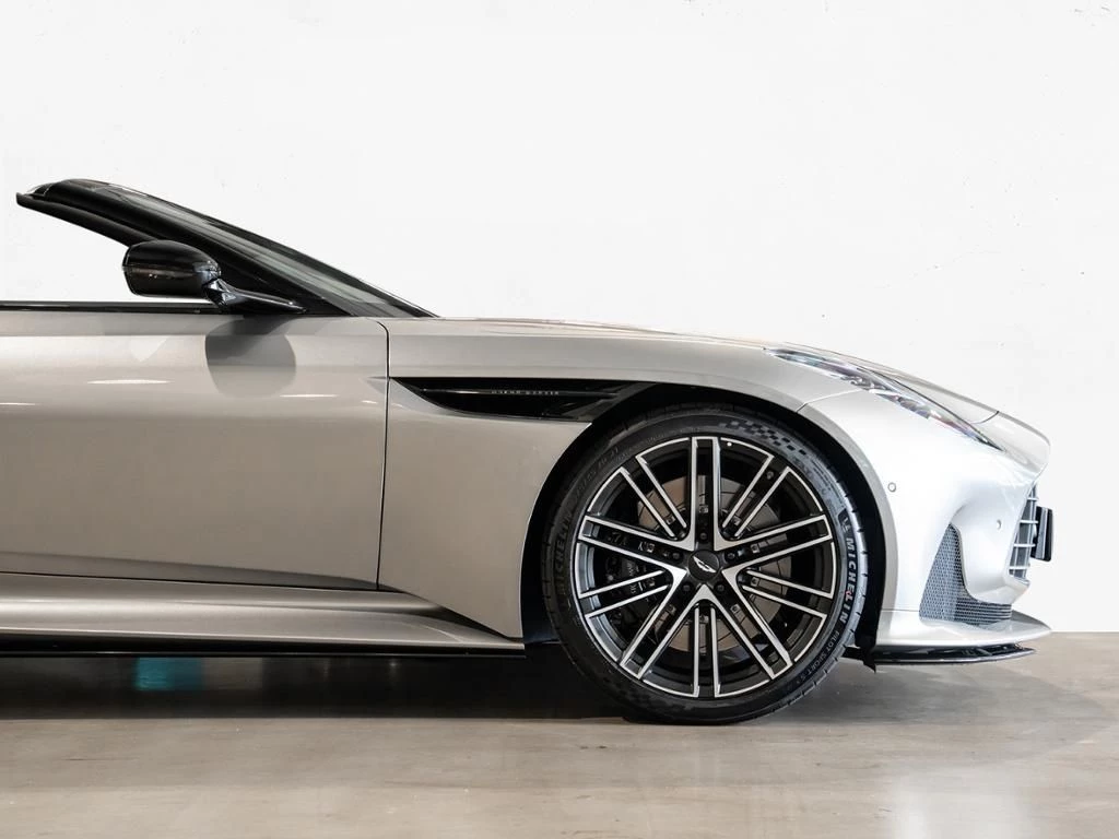 Aston Martin-DB12-image-23
