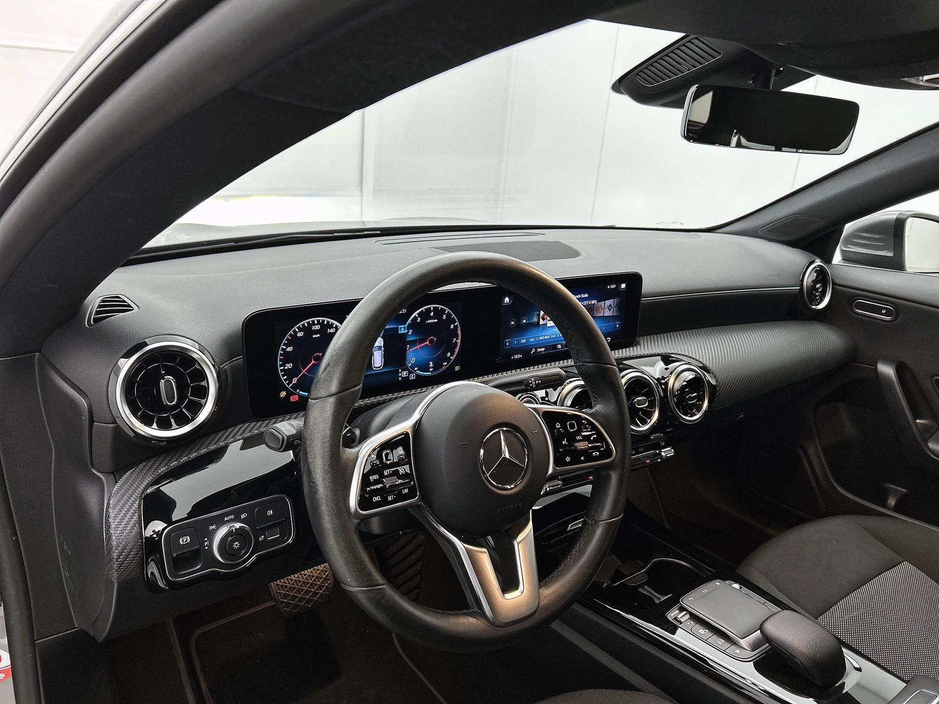 Mercedes-Benz-CLA-image-18