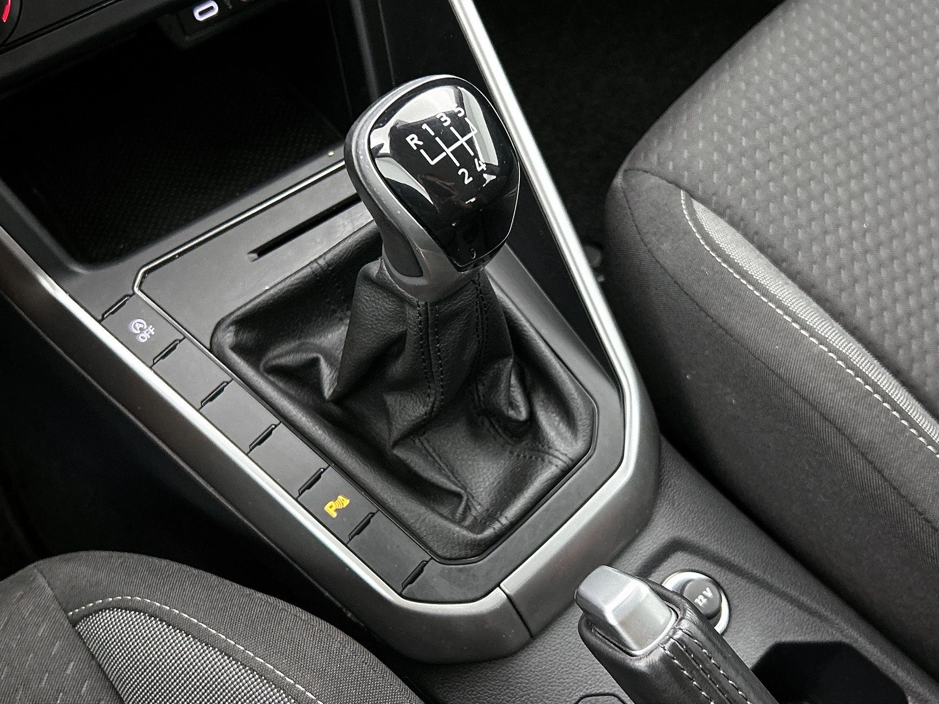 Volkswagen-Polo-image-13