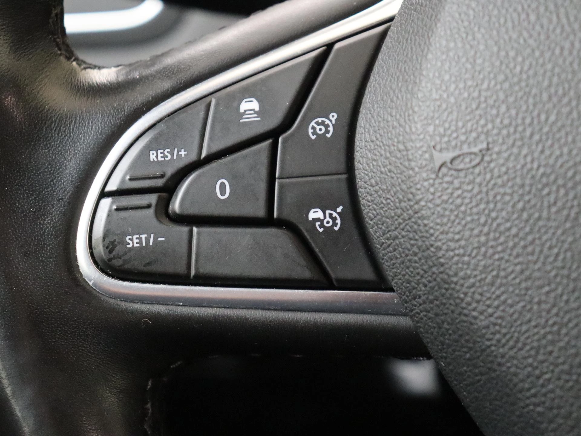 Renault-Mégane Estate-image-16