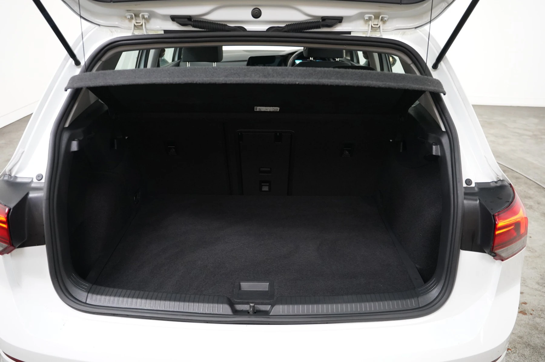 Volkswagen-Golf-image-12