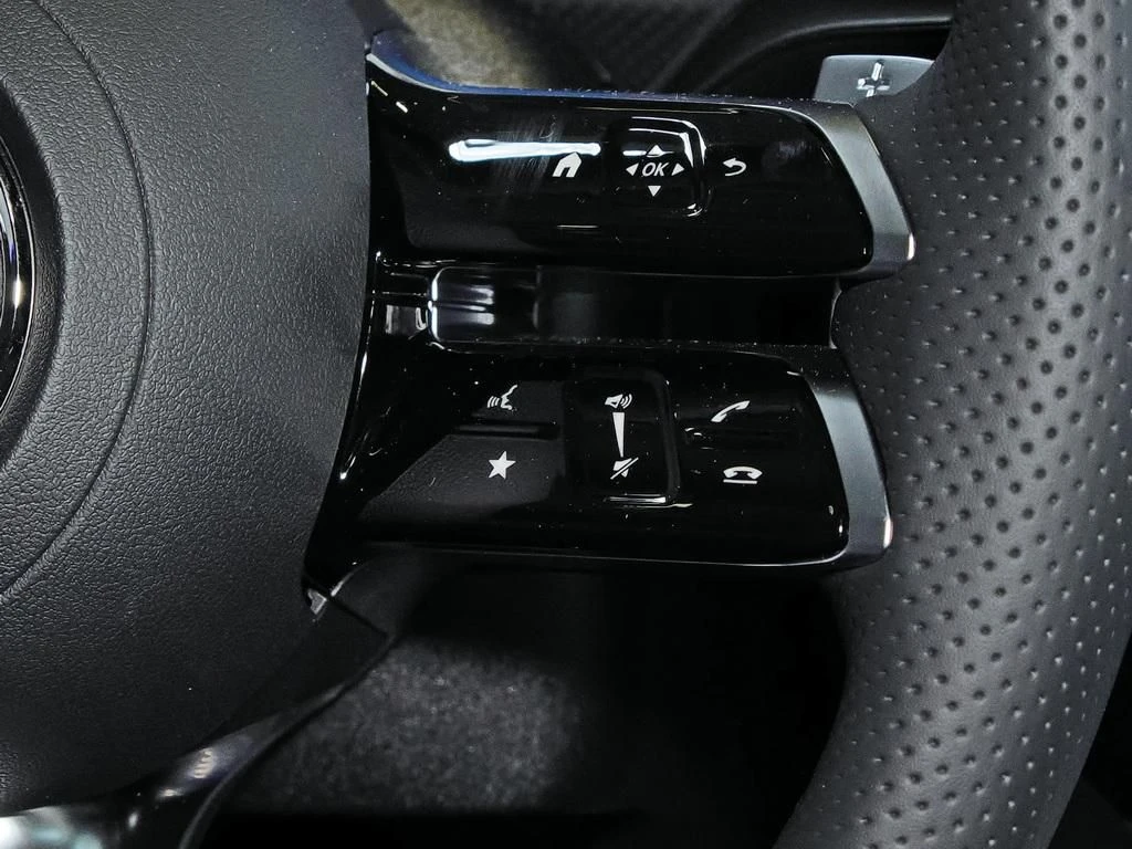 Mercedes-Benz-CLA 180-image-9