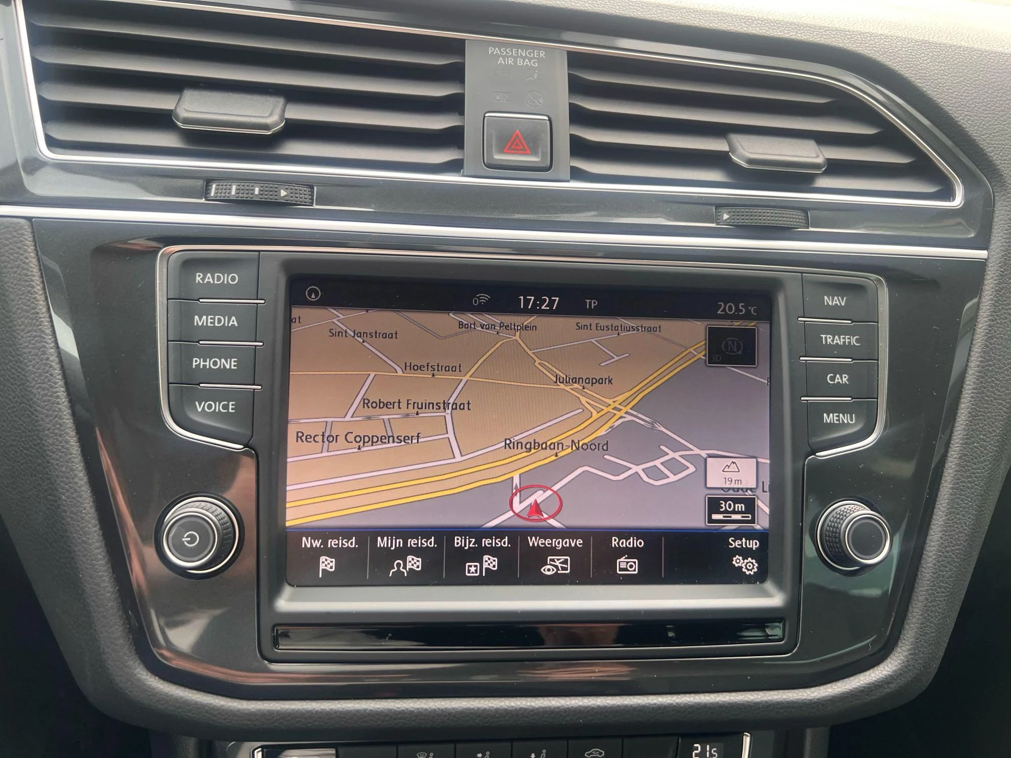 Volkswagen-Tiguan-image-12